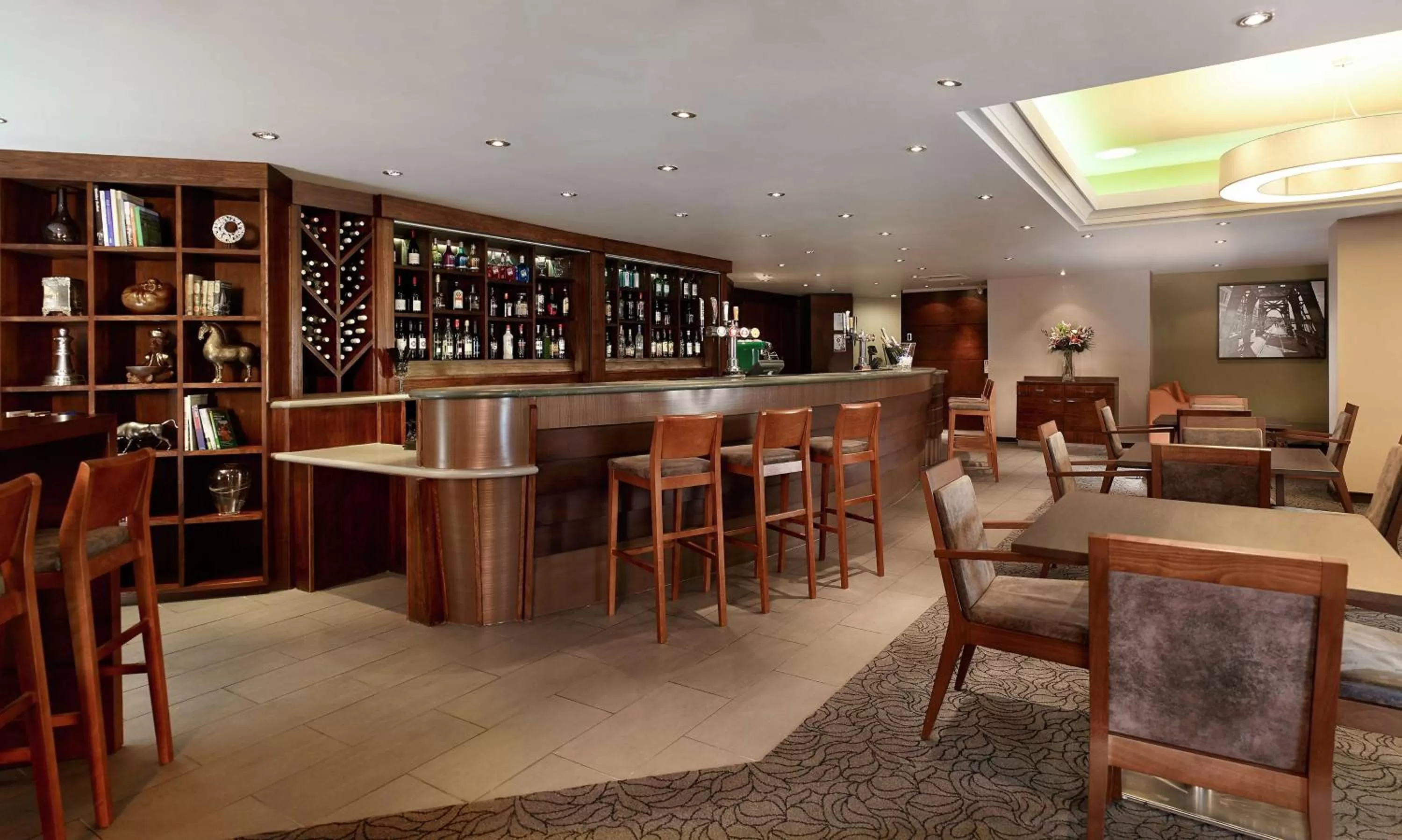Lounge or bar in DoubleTree by Hilton Bristol City Centre