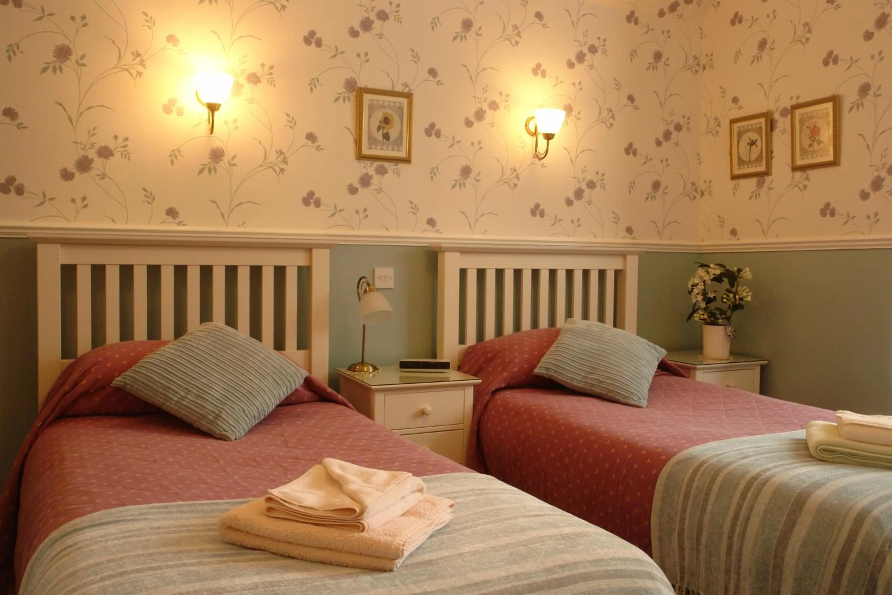 Bedroom, Bed in Midway Guest House