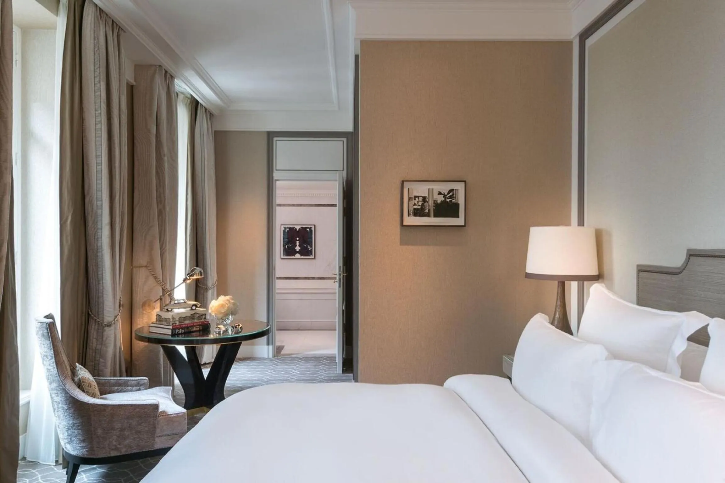 Bed in Hotel de Crillon