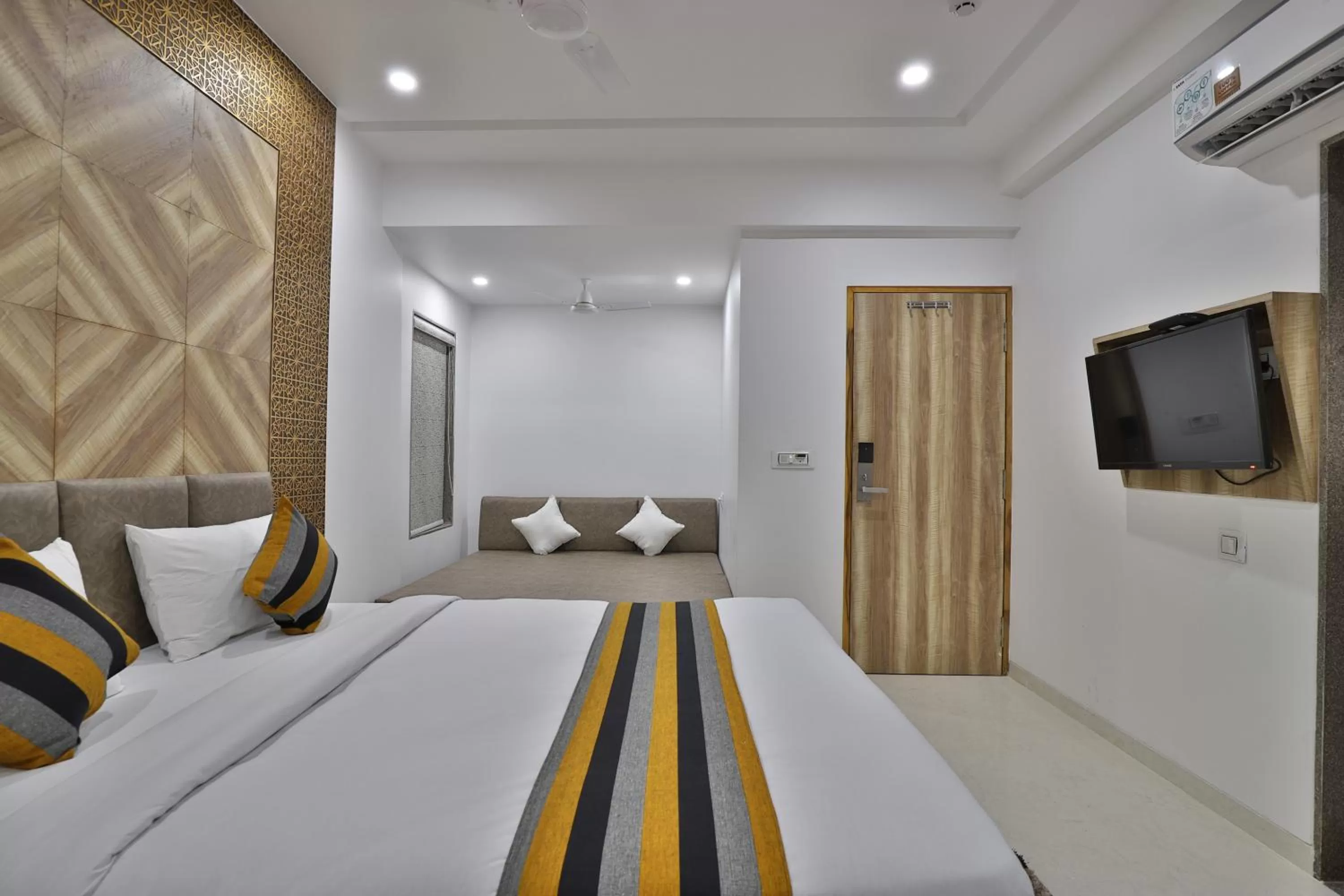 Photo of the whole room, Bed in HOTEL LE GRAND