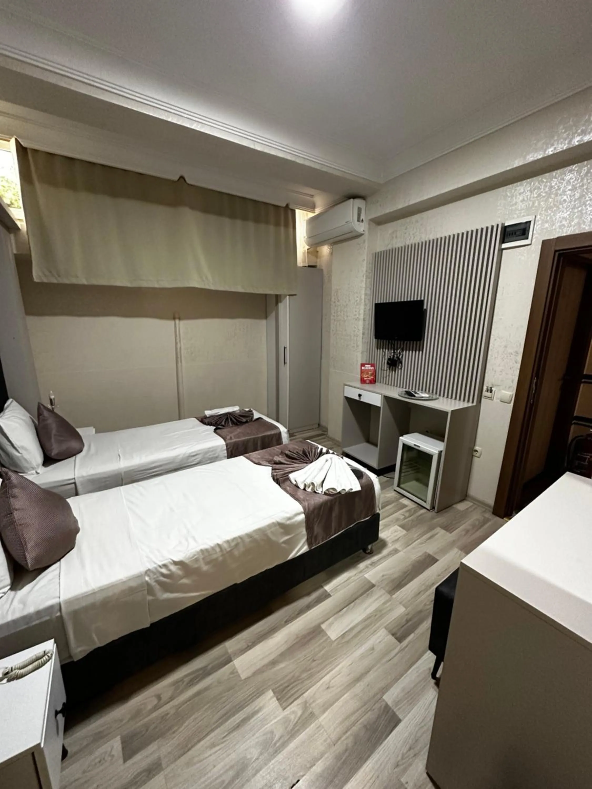 Bedroom, Bed in Divas Silver