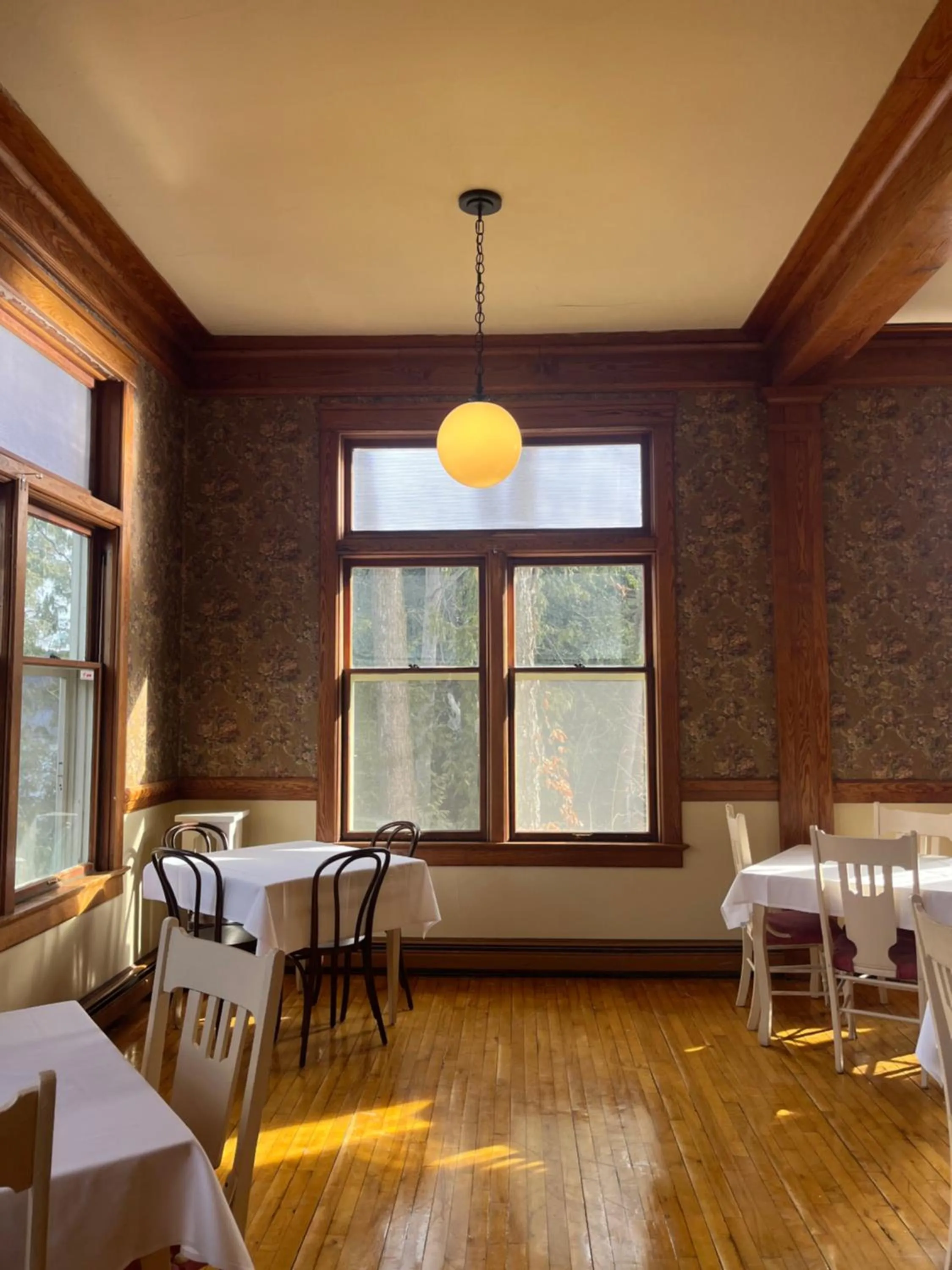 Restaurant/places to eat in Terrace Inn and 1911 Restaurant