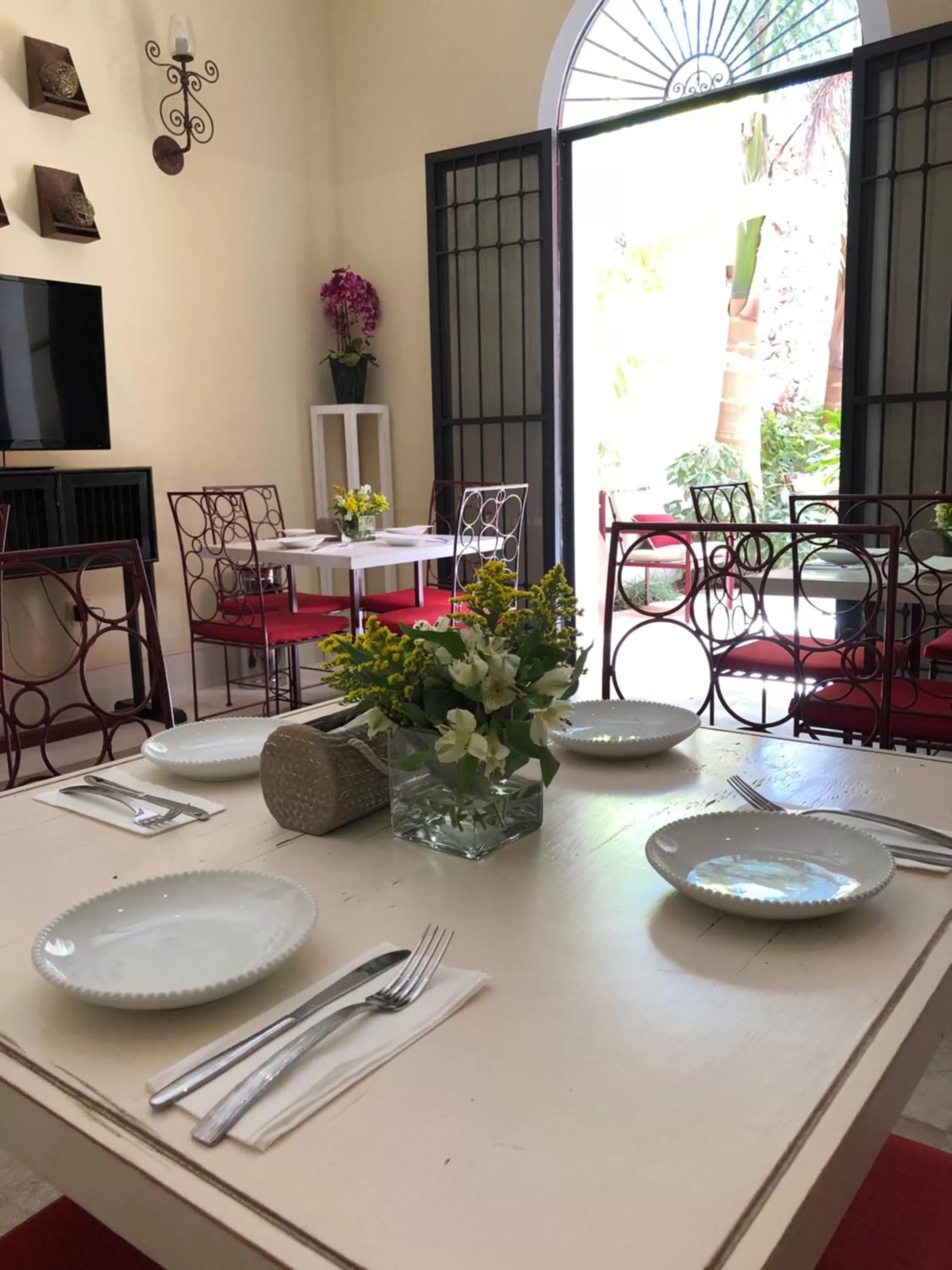 Food and drinks in Casa Italia Luxury Guest House - Adults Only