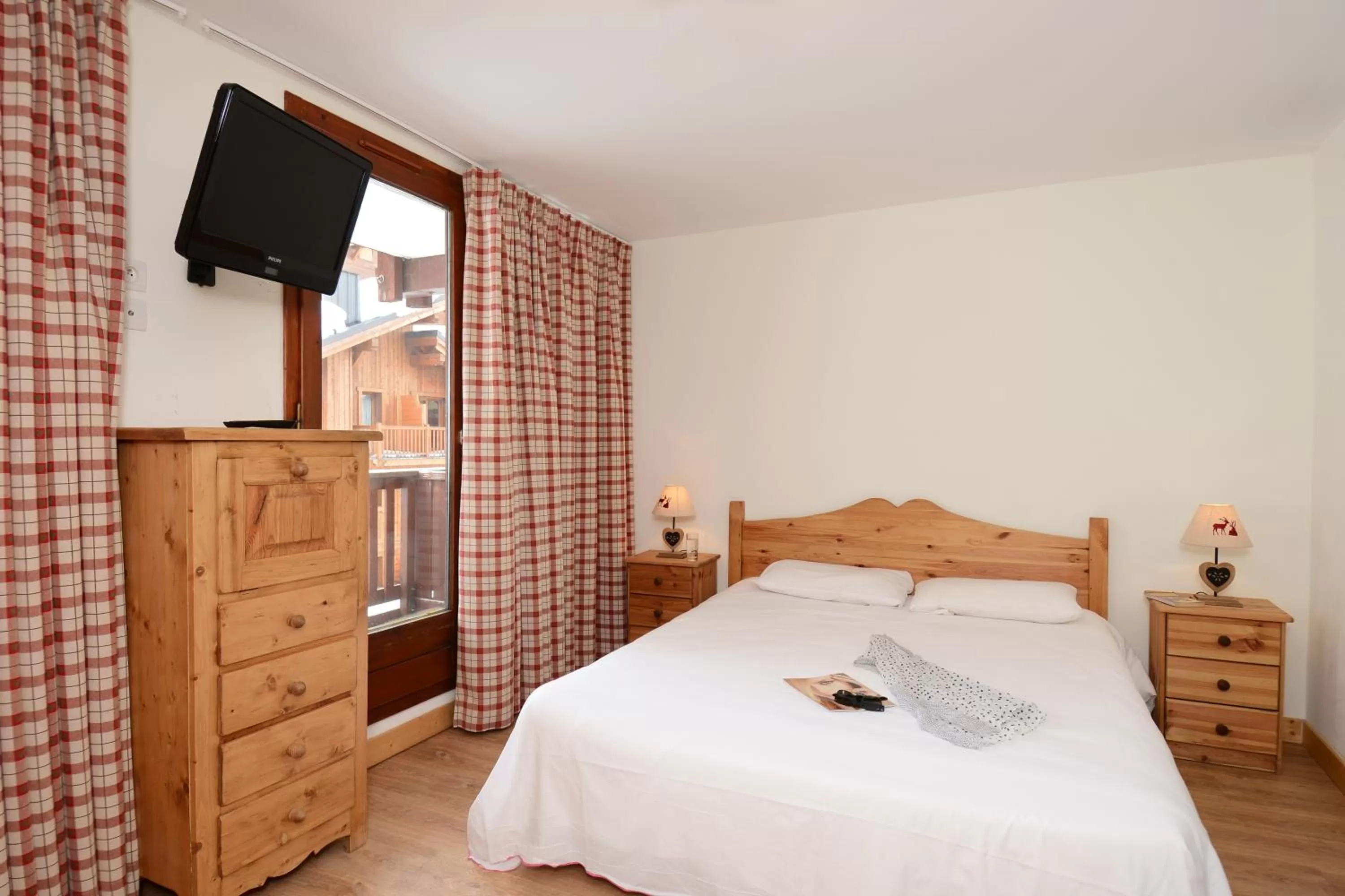 Bedroom, Bed in Odalys Chalet Alpina