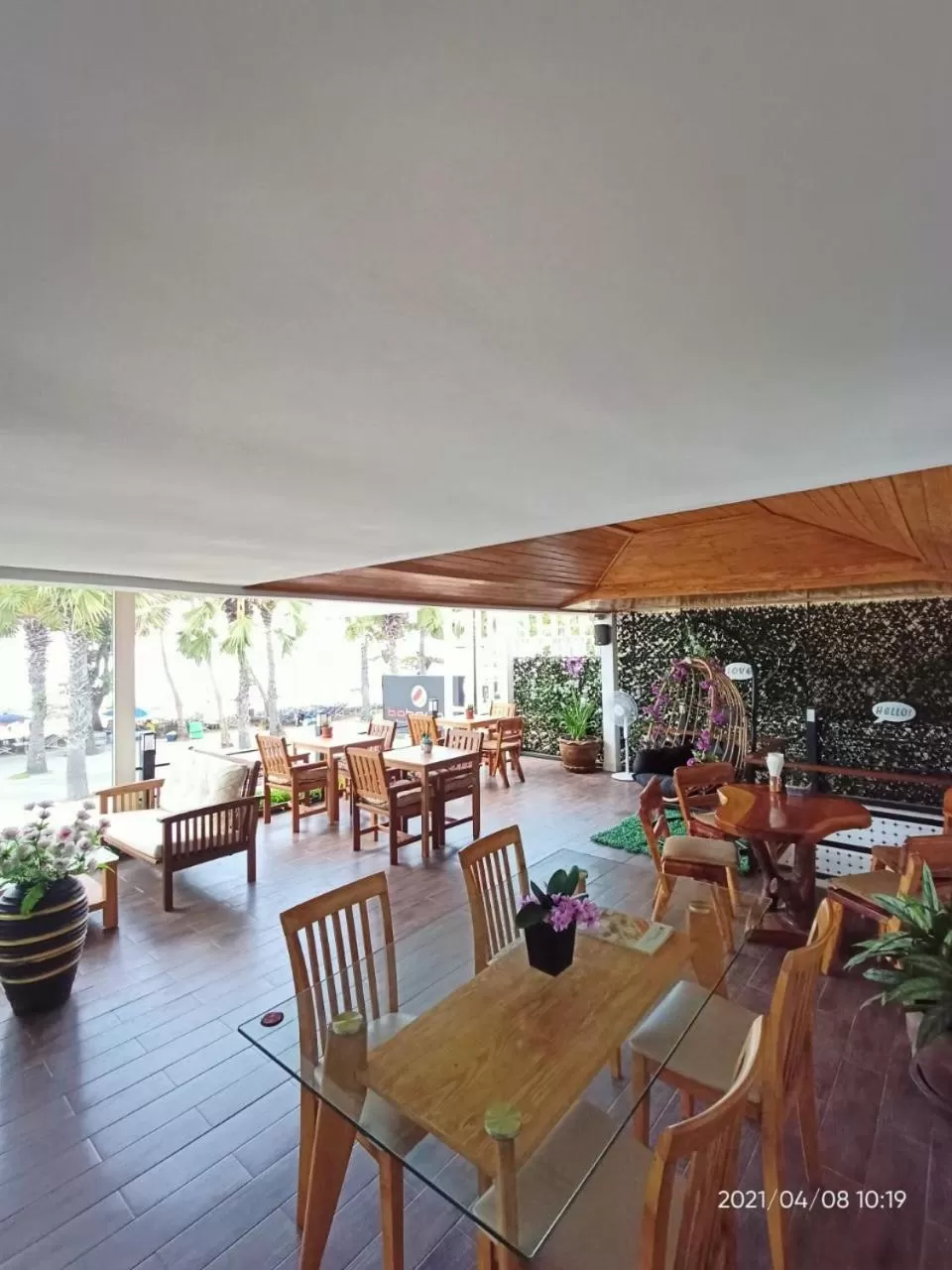 Restaurant/places to eat in The Beach Front Resort, Pattaya