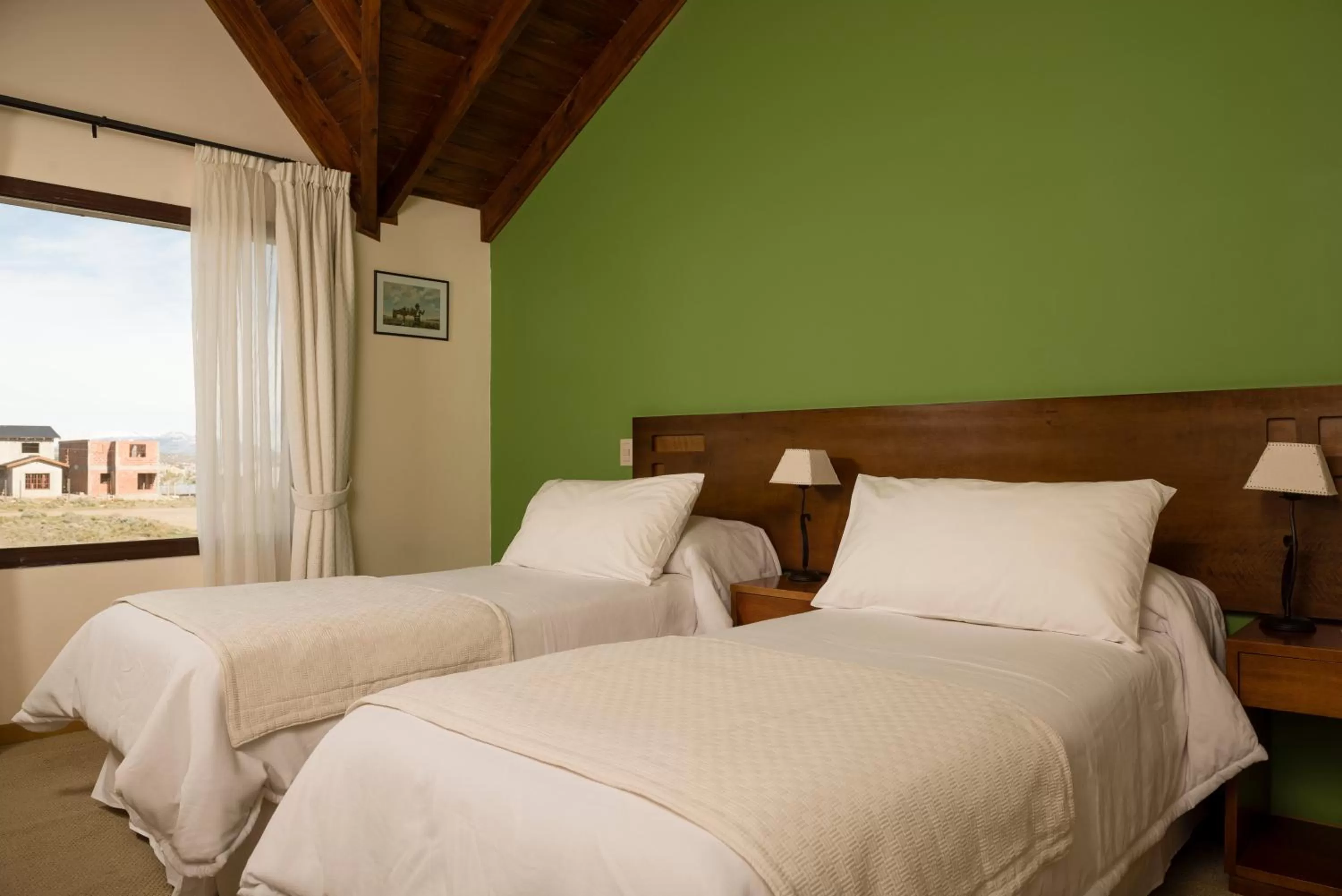 Property building, Bed in Hosteria Roblesur