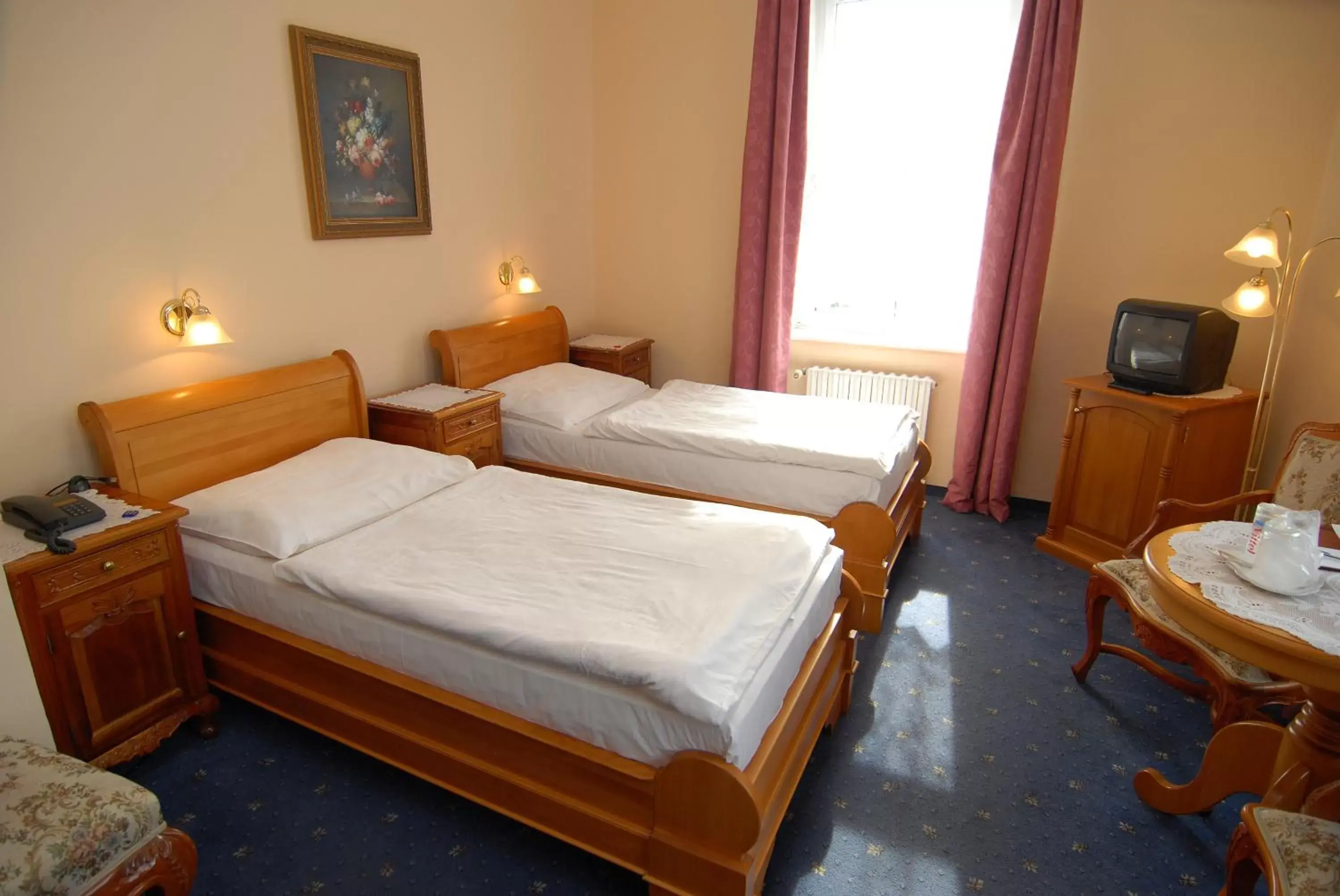 Double or Twin Room in Hotel Opera Double or Twin Room in Hotel Opera