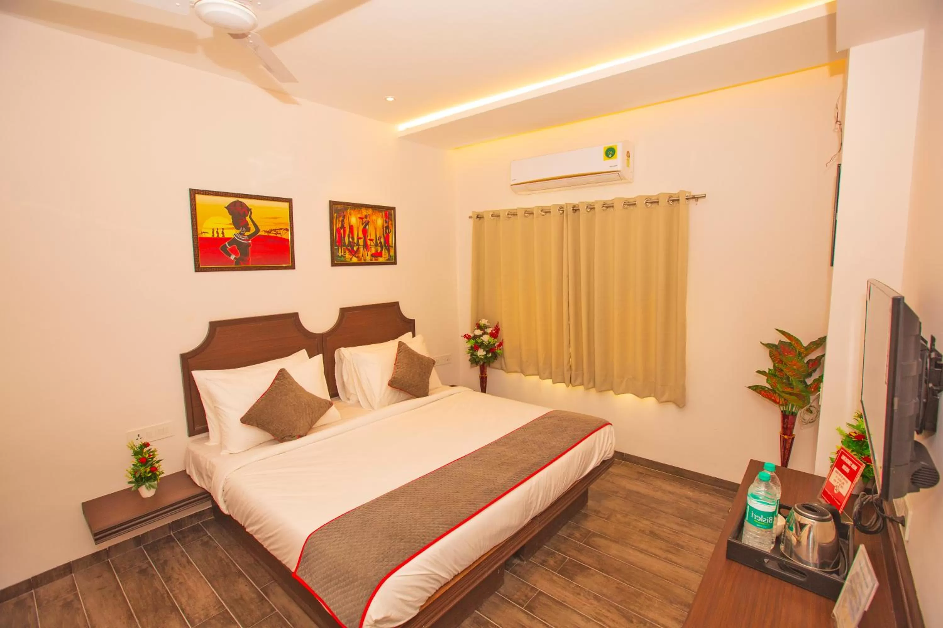 Photo of the whole room, Bed in Octave Parkland Suites