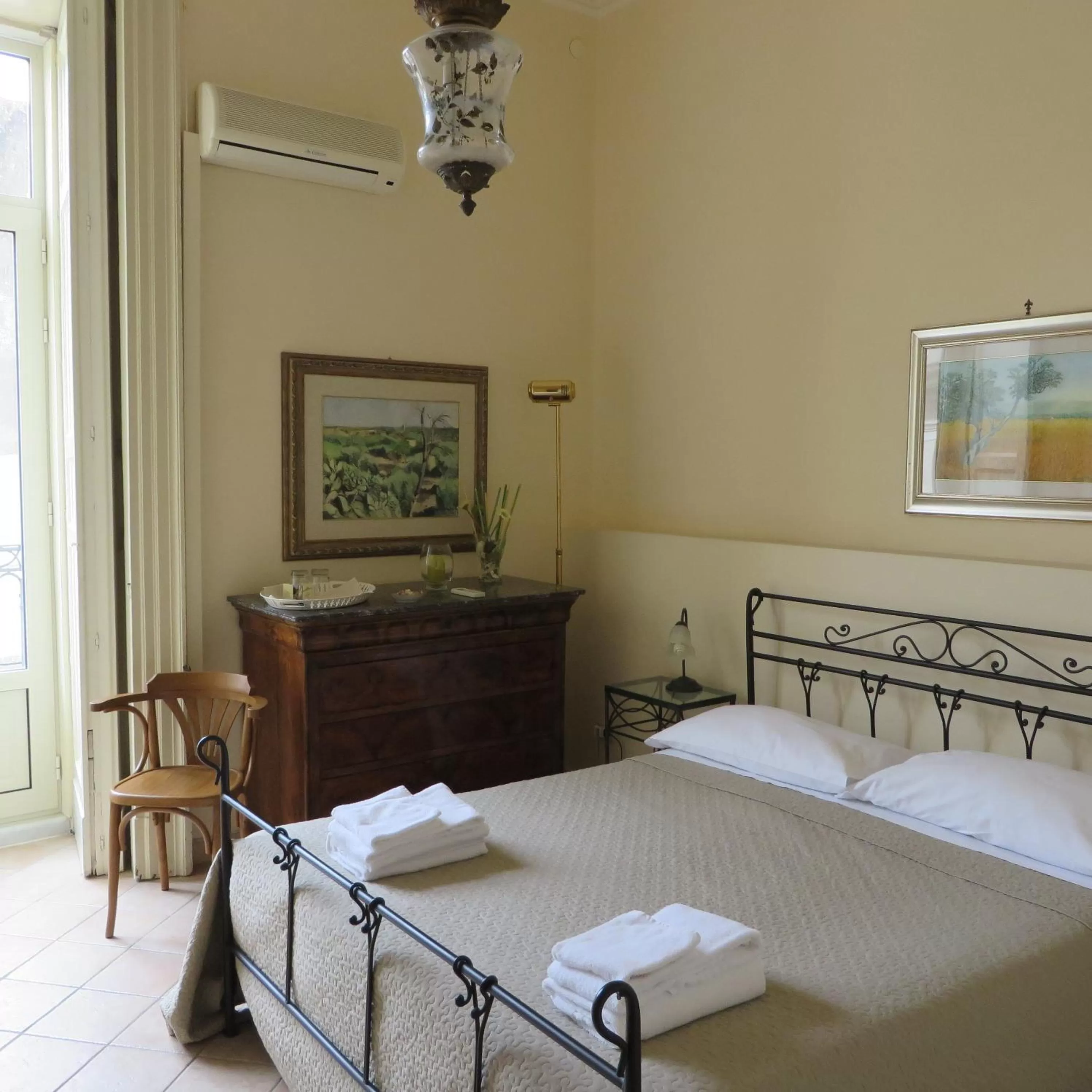 Bedroom, Bed in B&B al Teatro Massimo