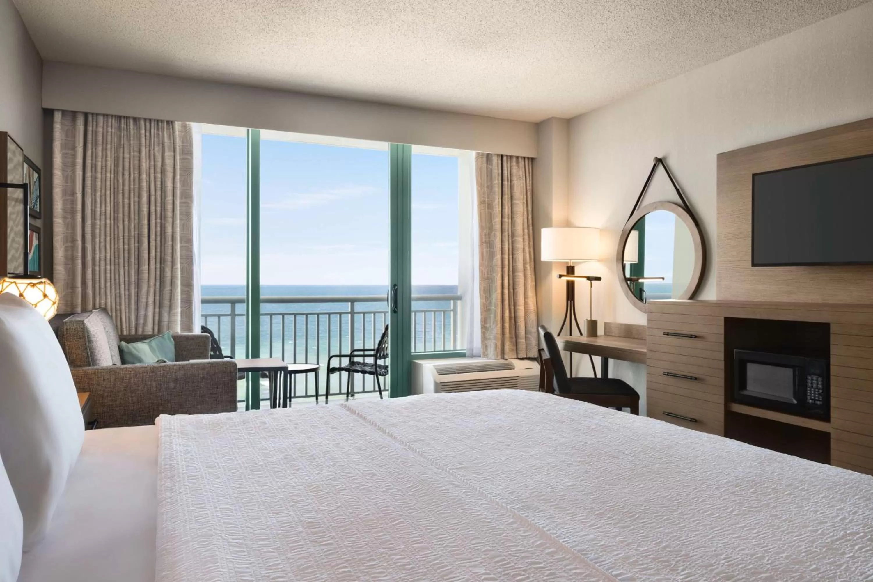 Bedroom, Bed in Hampton Inn Virginia Beach-Oceanfront South