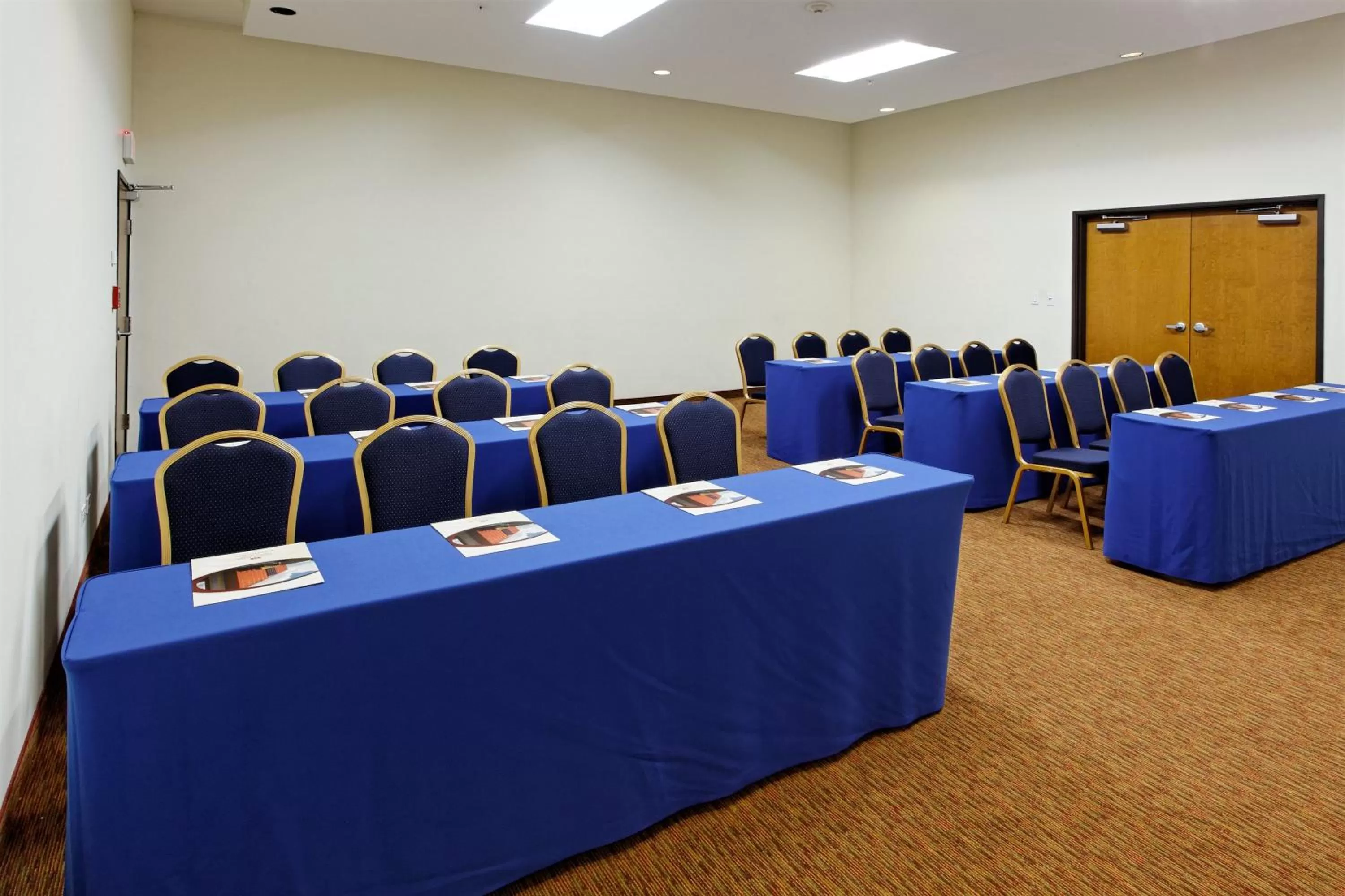 Meeting/conference room in Crowne Plaza Monterrey Aeropuerto by IHG