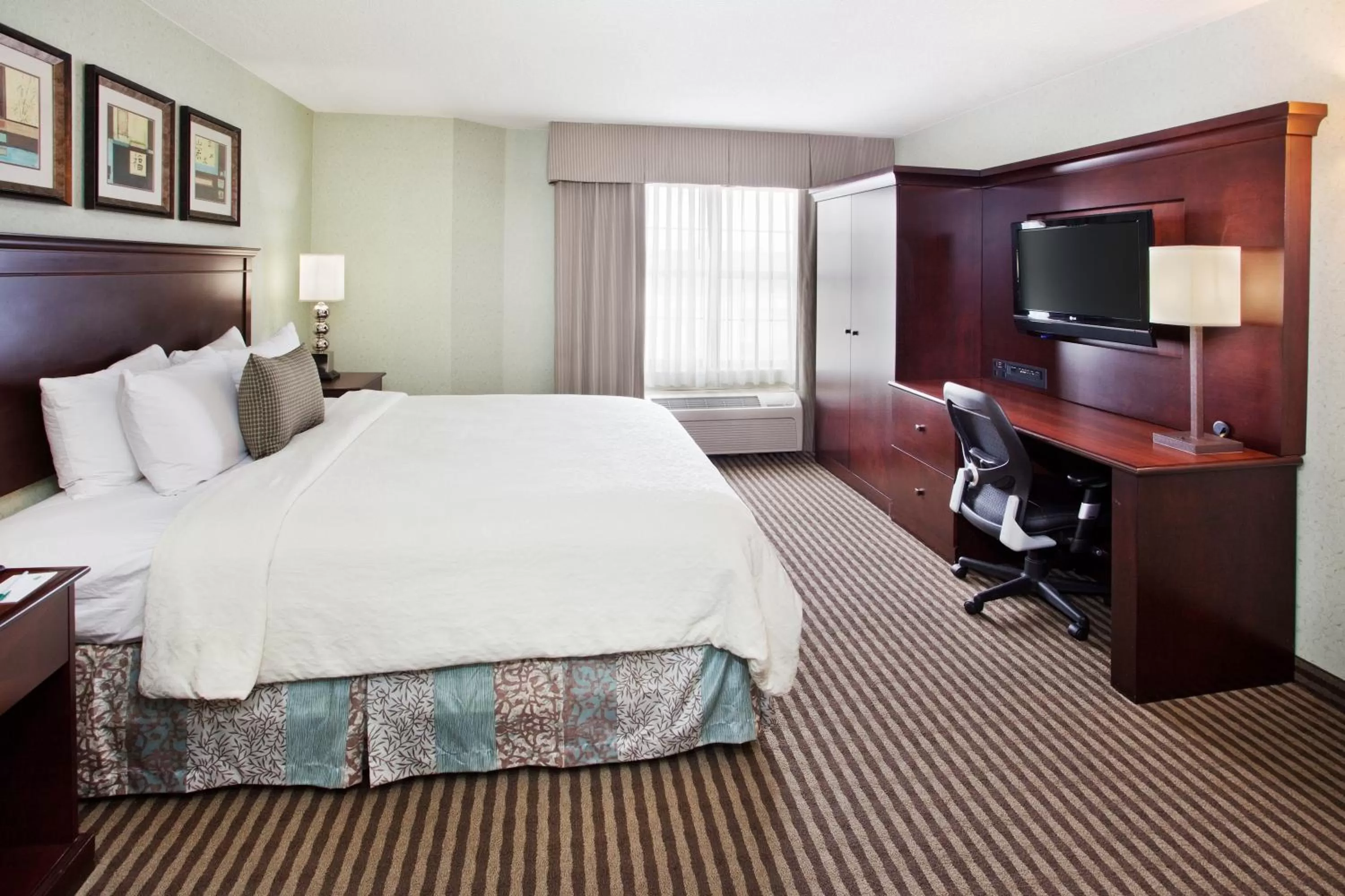 Bedroom, Bed in Holiday Inn Express Hotel & Suites Atlanta Buckhead by IHG
