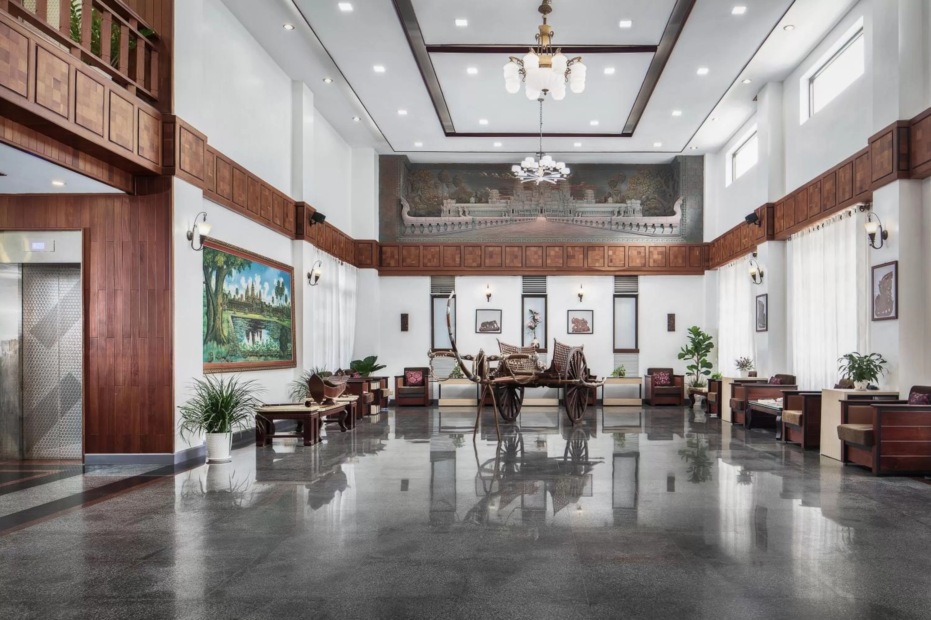 Living room in Ohana Phnom Penh Palace Hotel