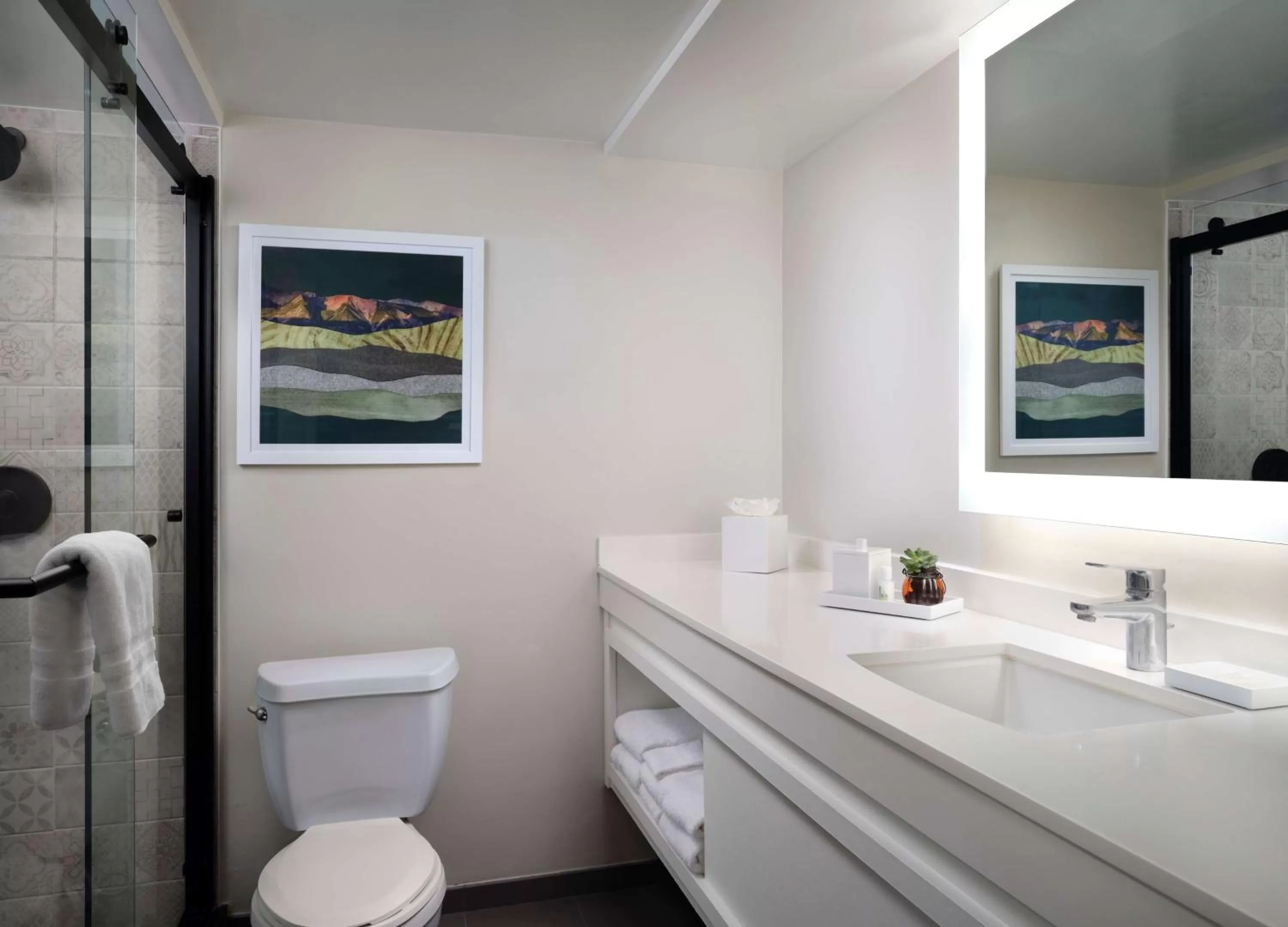 Bathroom in Sonesta Irvine John Wayne Airport