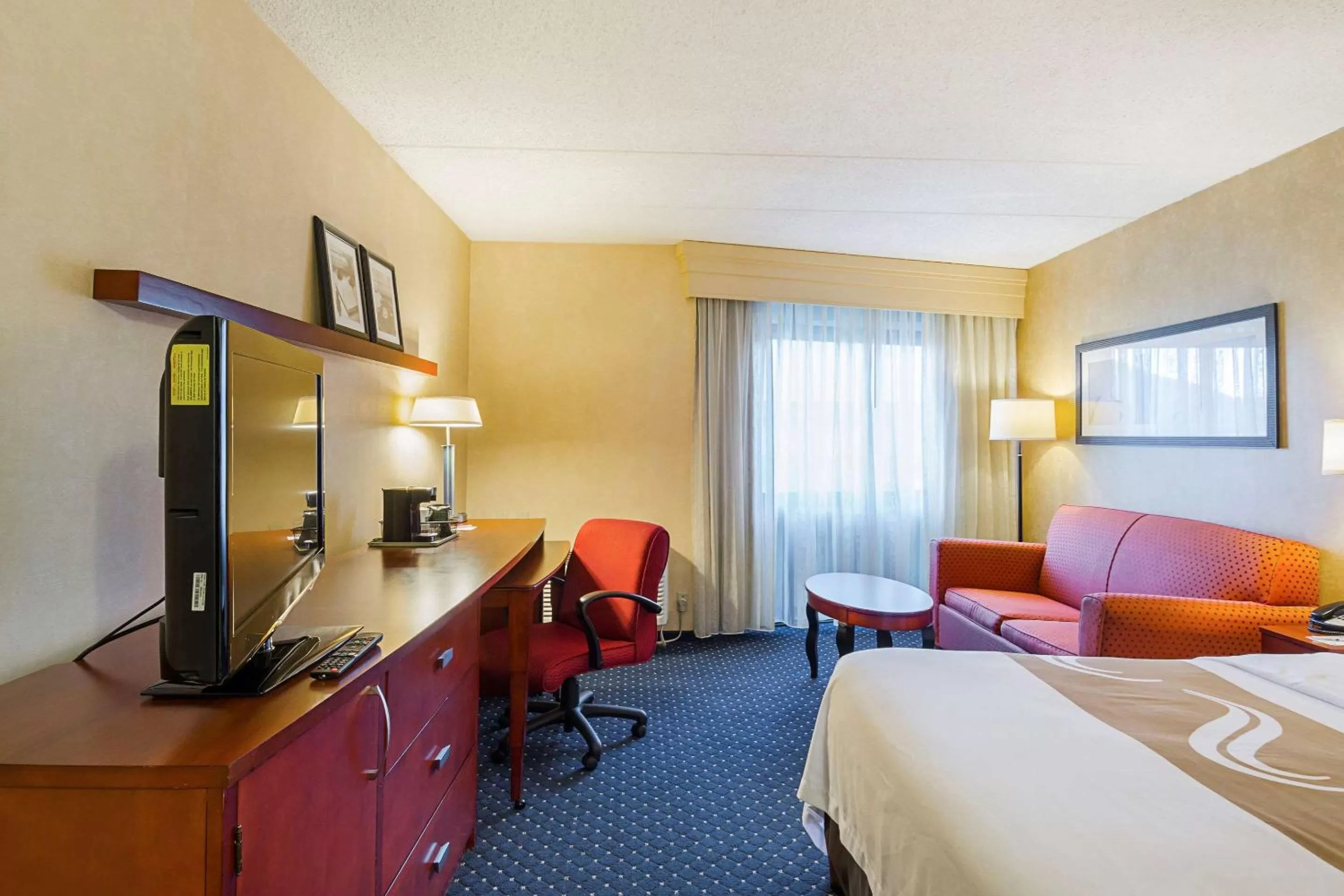 Photo of the whole room, Bed in Quality Inn Boston-Revere