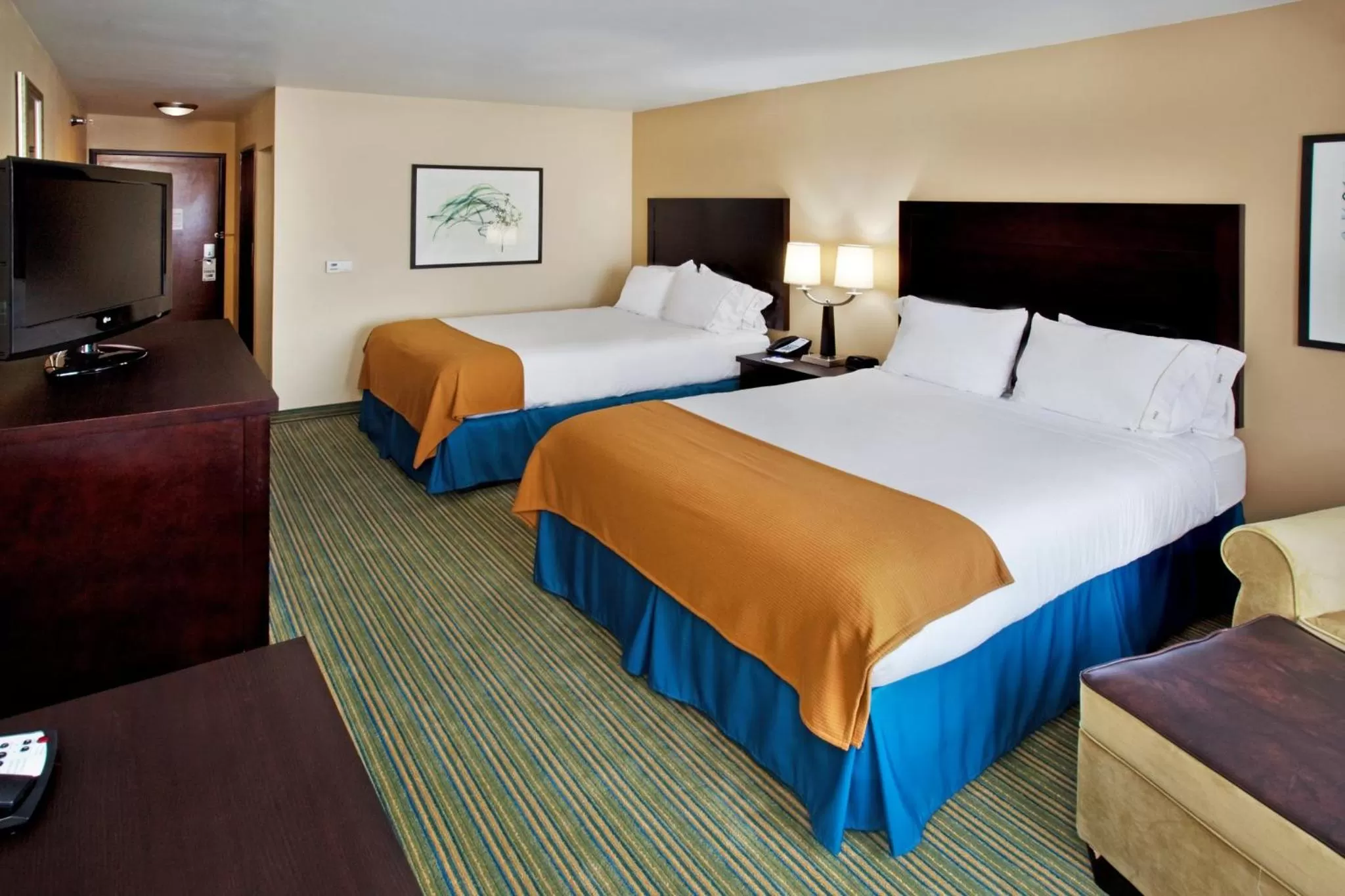 Photo of the whole room, Bed in Holiday Inn Express- Waterloo/Cedar Falls by IHG