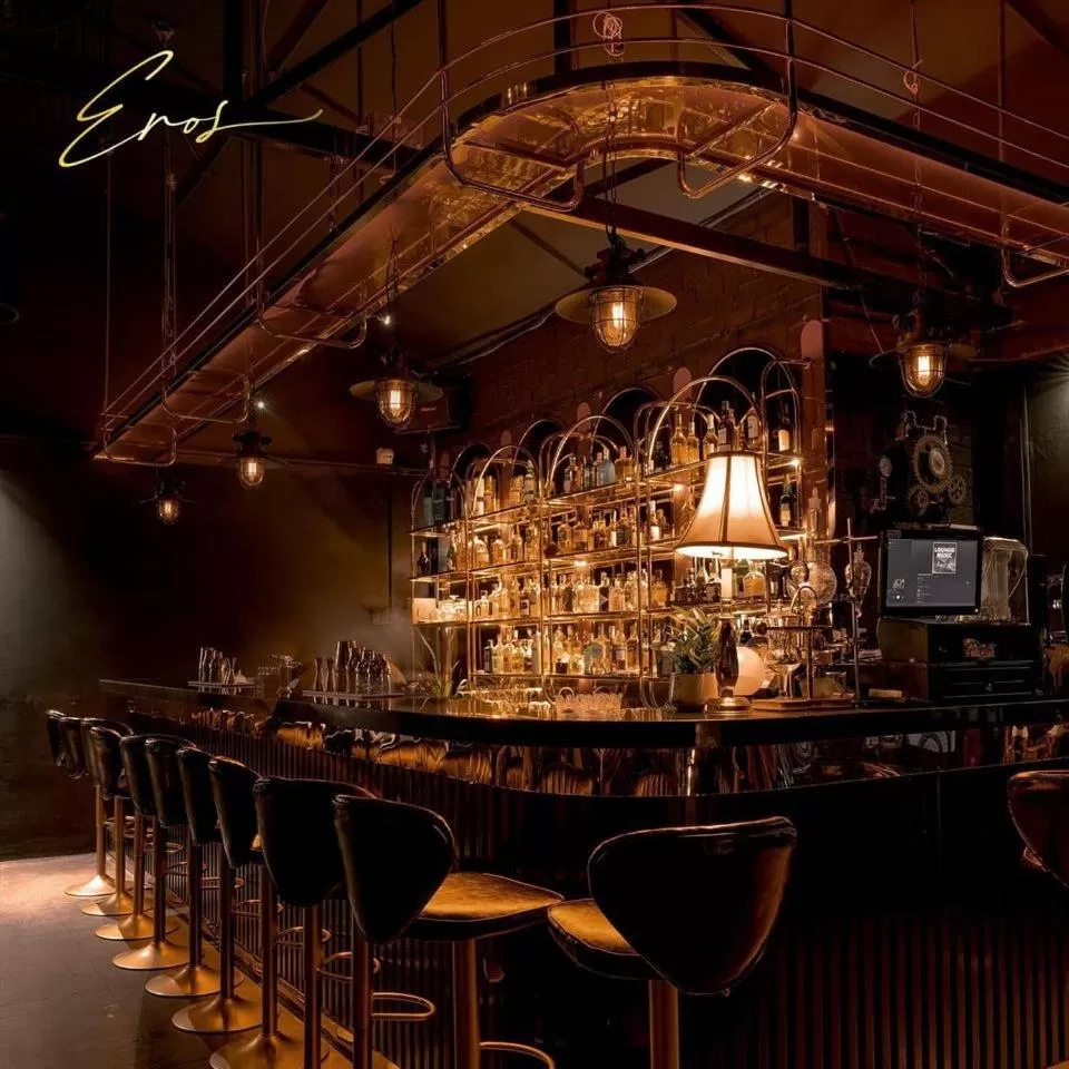 Lounge or bar in The Alcove Library Hotel