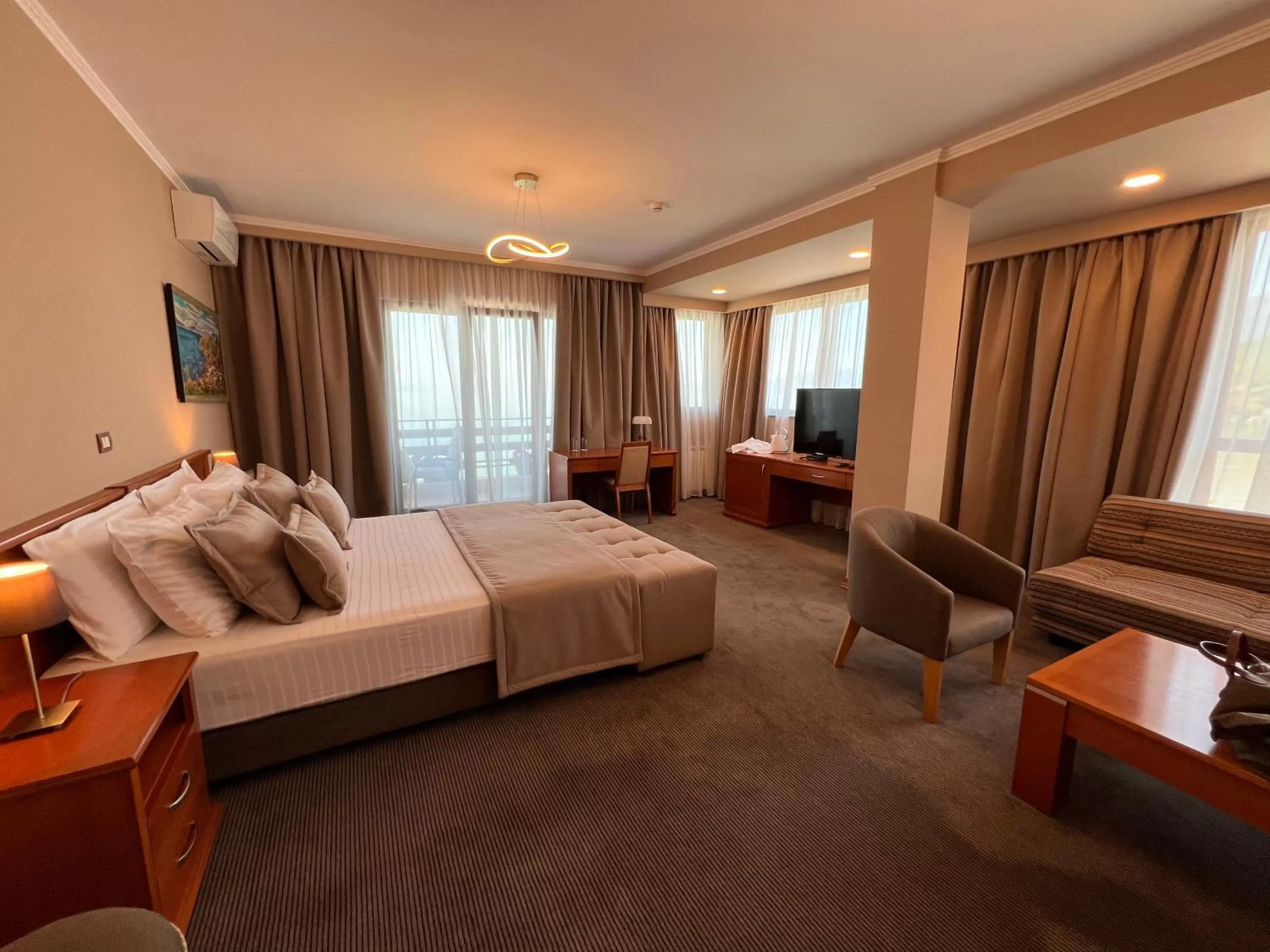 Photo of the whole room in Hotel Millennium