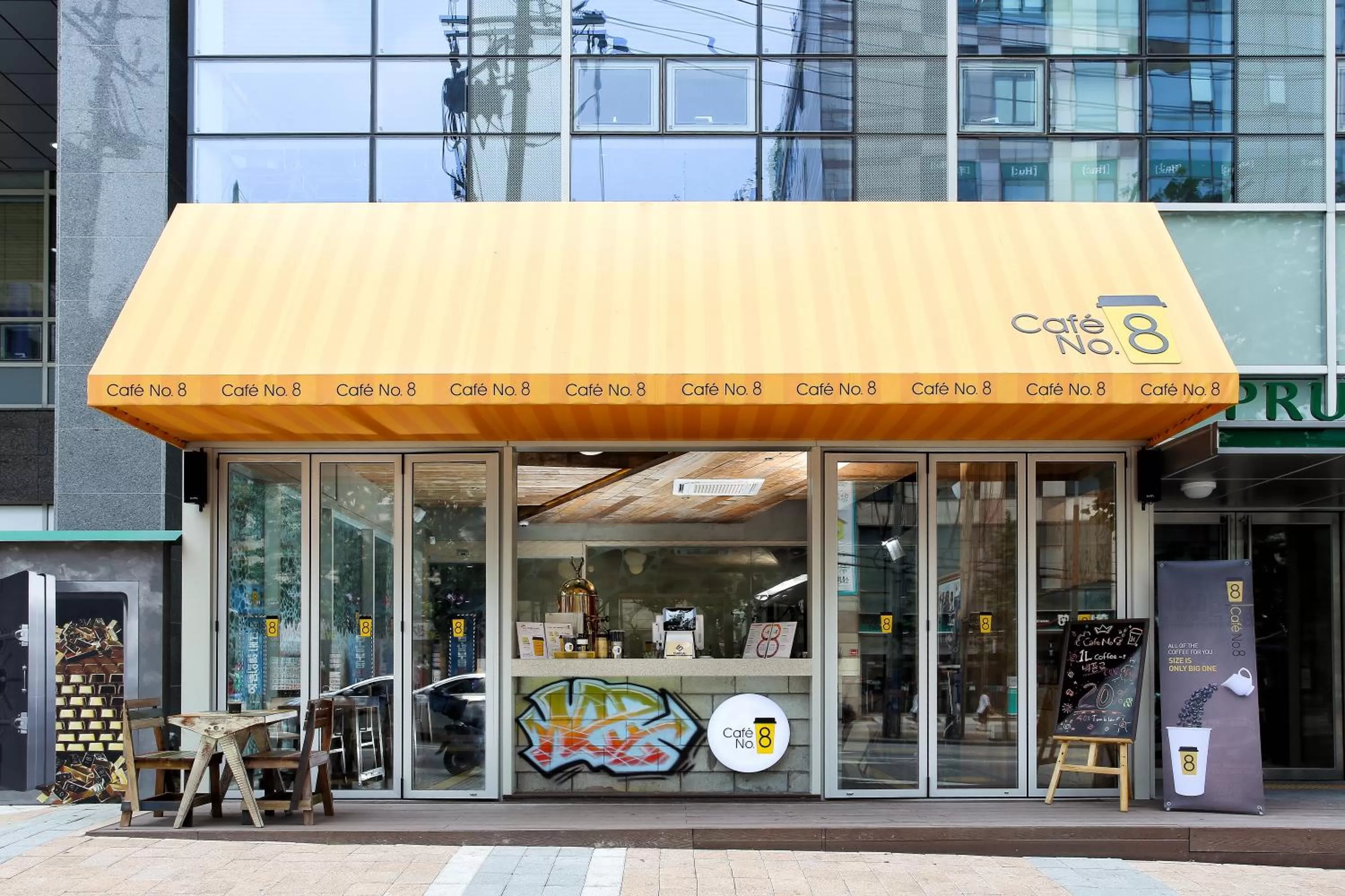 Restaurant/places to eat in Ever8 Serviced Residence