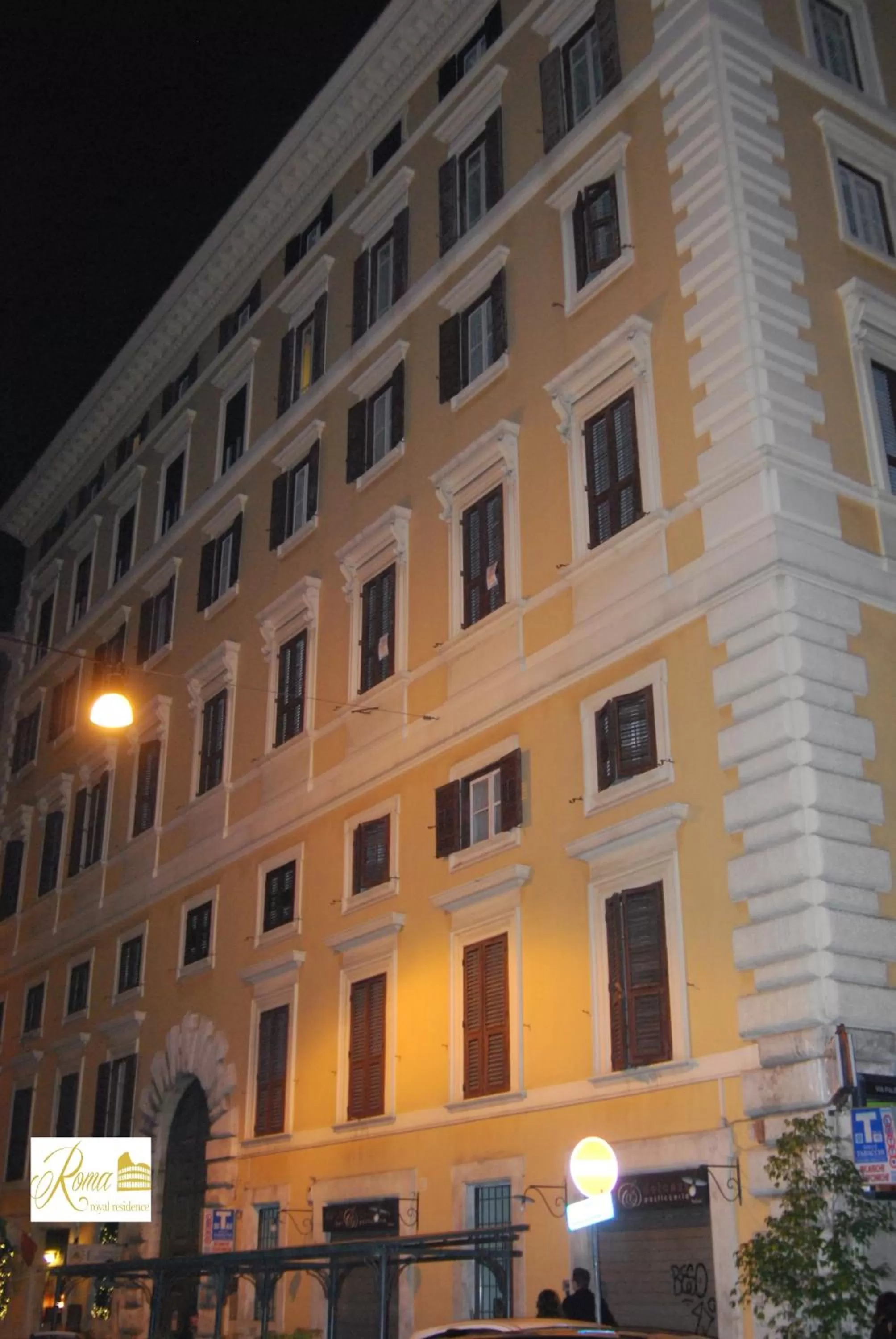 Property building in B&B Roma Royal Residence