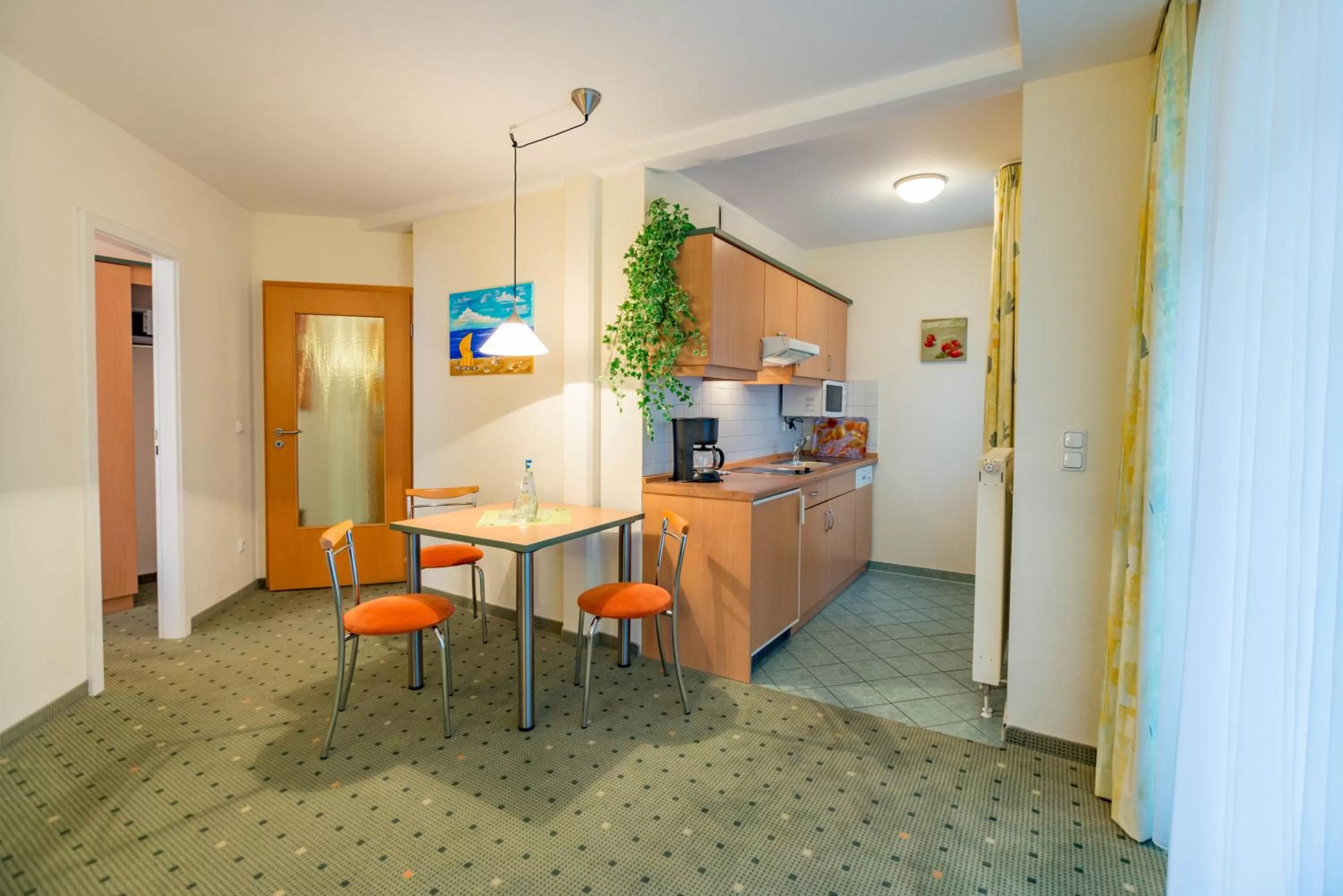 Photo of the whole room, Kitchen/Kitchenette in Am Weststrand Apartmenthaus Waldeck
