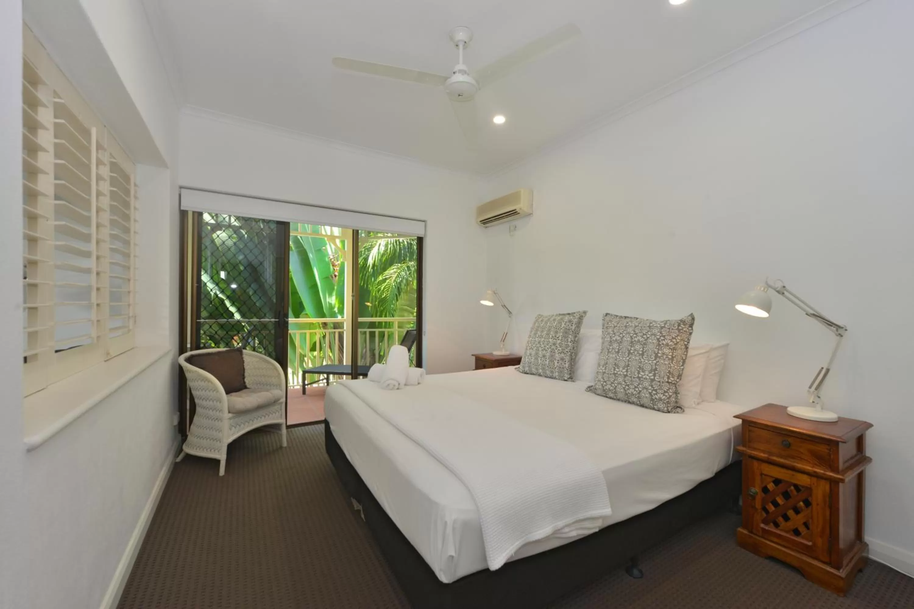 Bedroom, Bed in Driftwood Mantaray - Official Onsite Reception and Check In