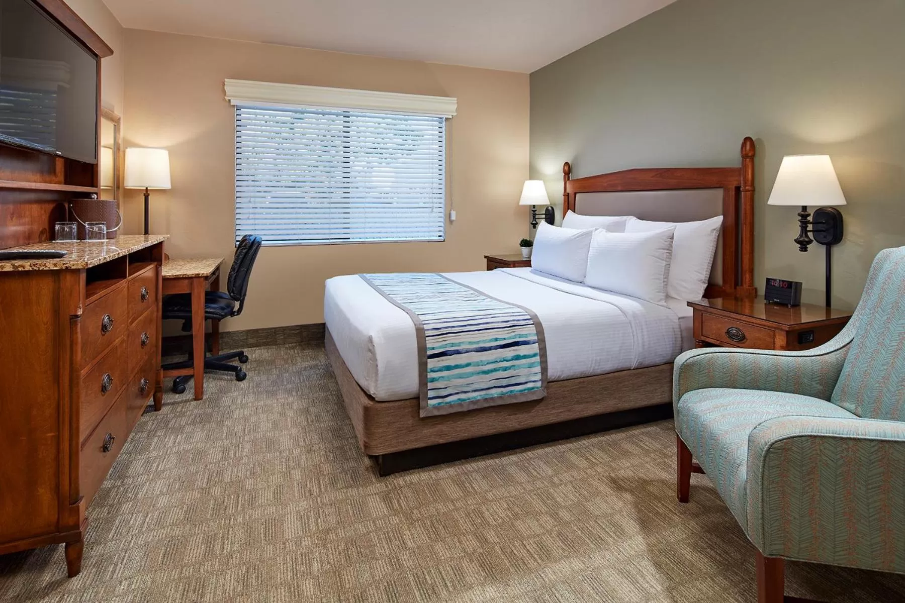 Bedroom, Bed in Glorietta Bay Inn