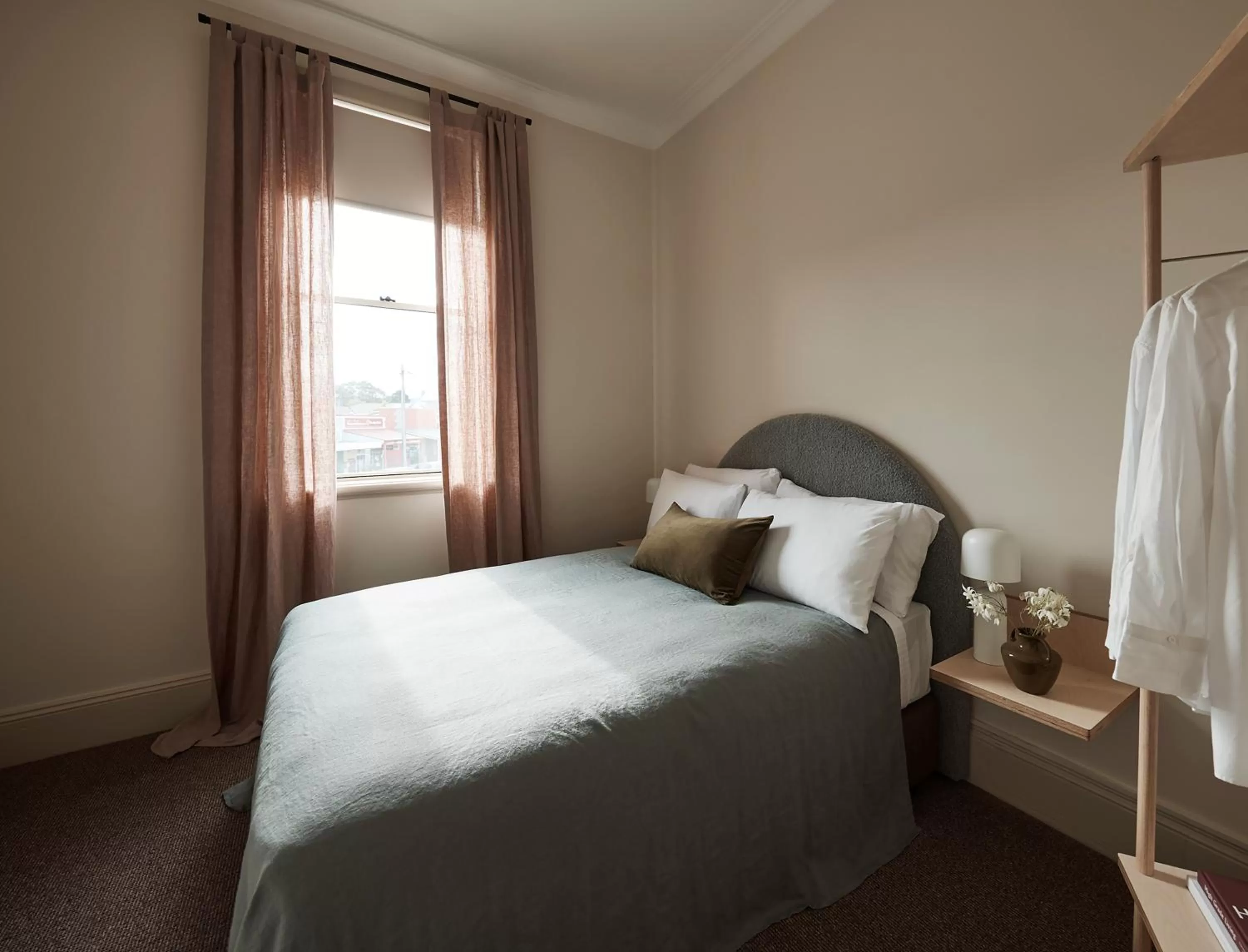 Bedroom, Bed in The Rooms Milton