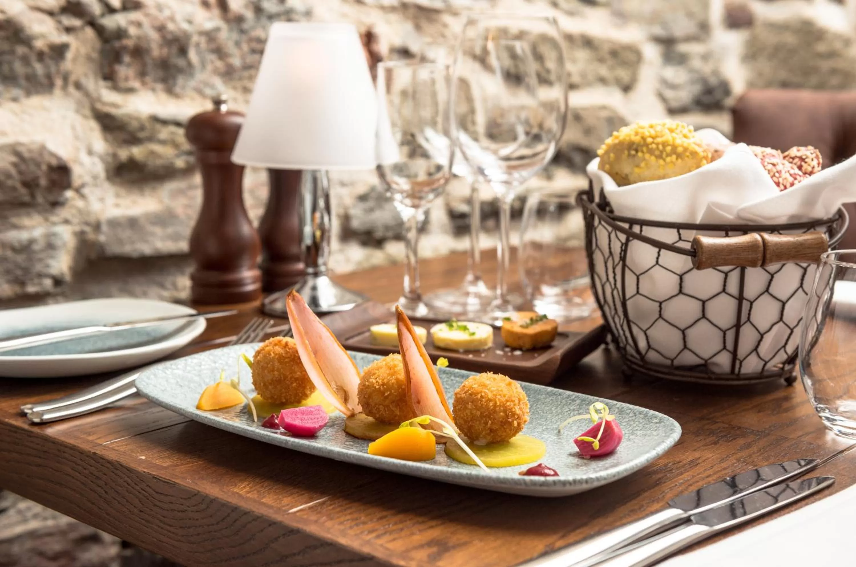 Food and drinks in The Feathers Hotel