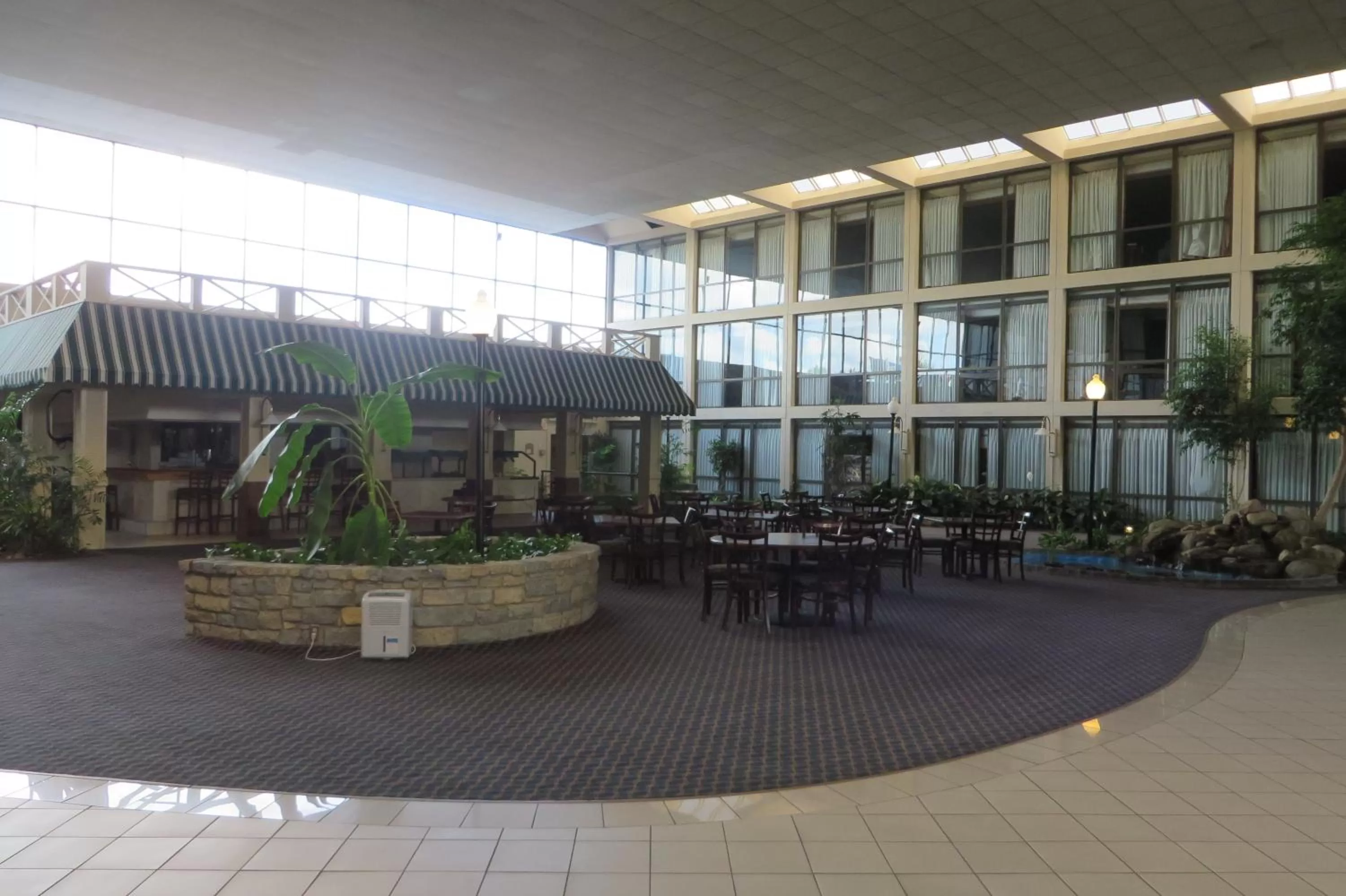 Restaurant/places to eat in Days Inn by Wyndham Columbus Airport