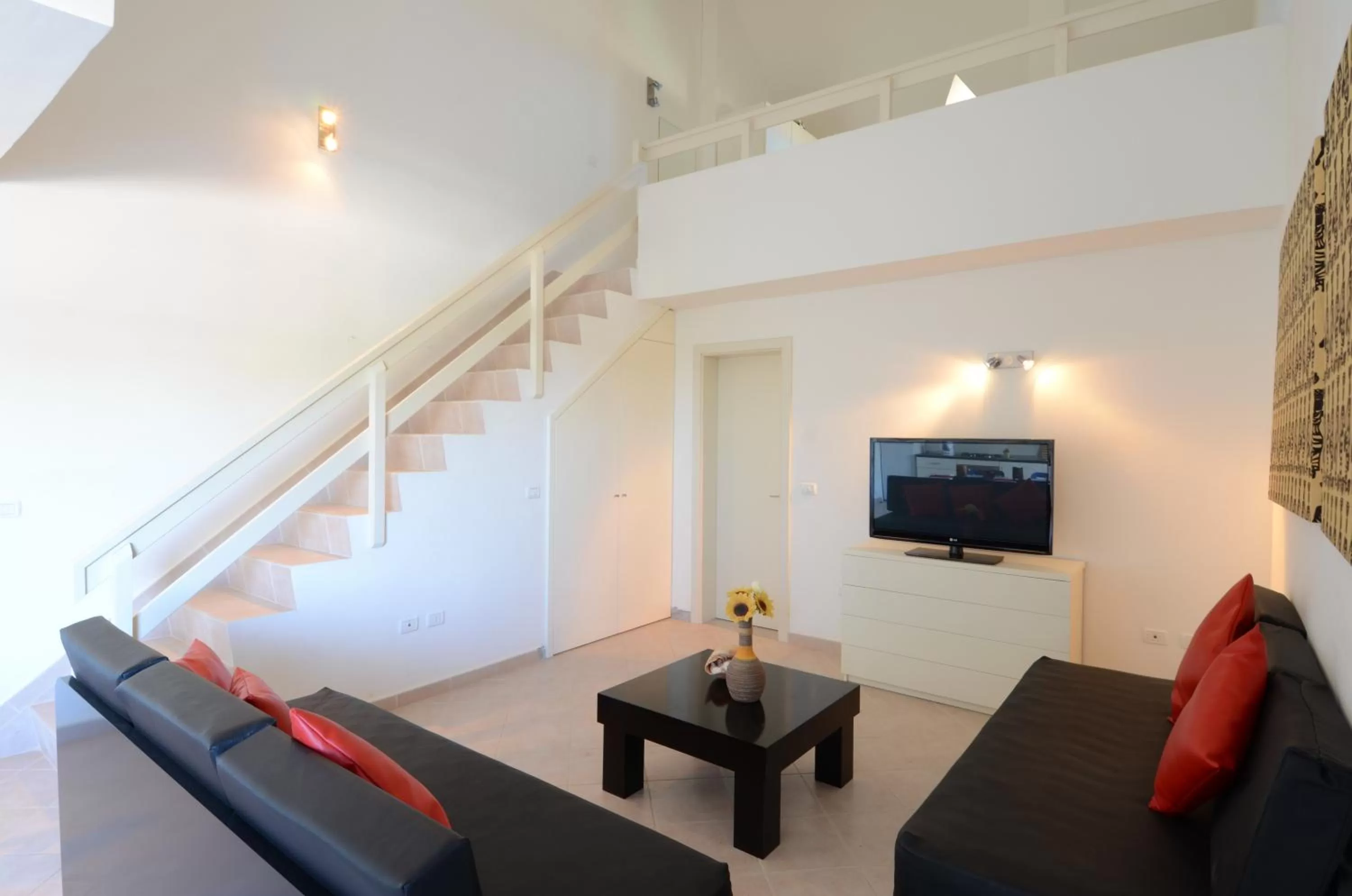 Seating area, TV/Entertainment Center in Leme Bedje Residence