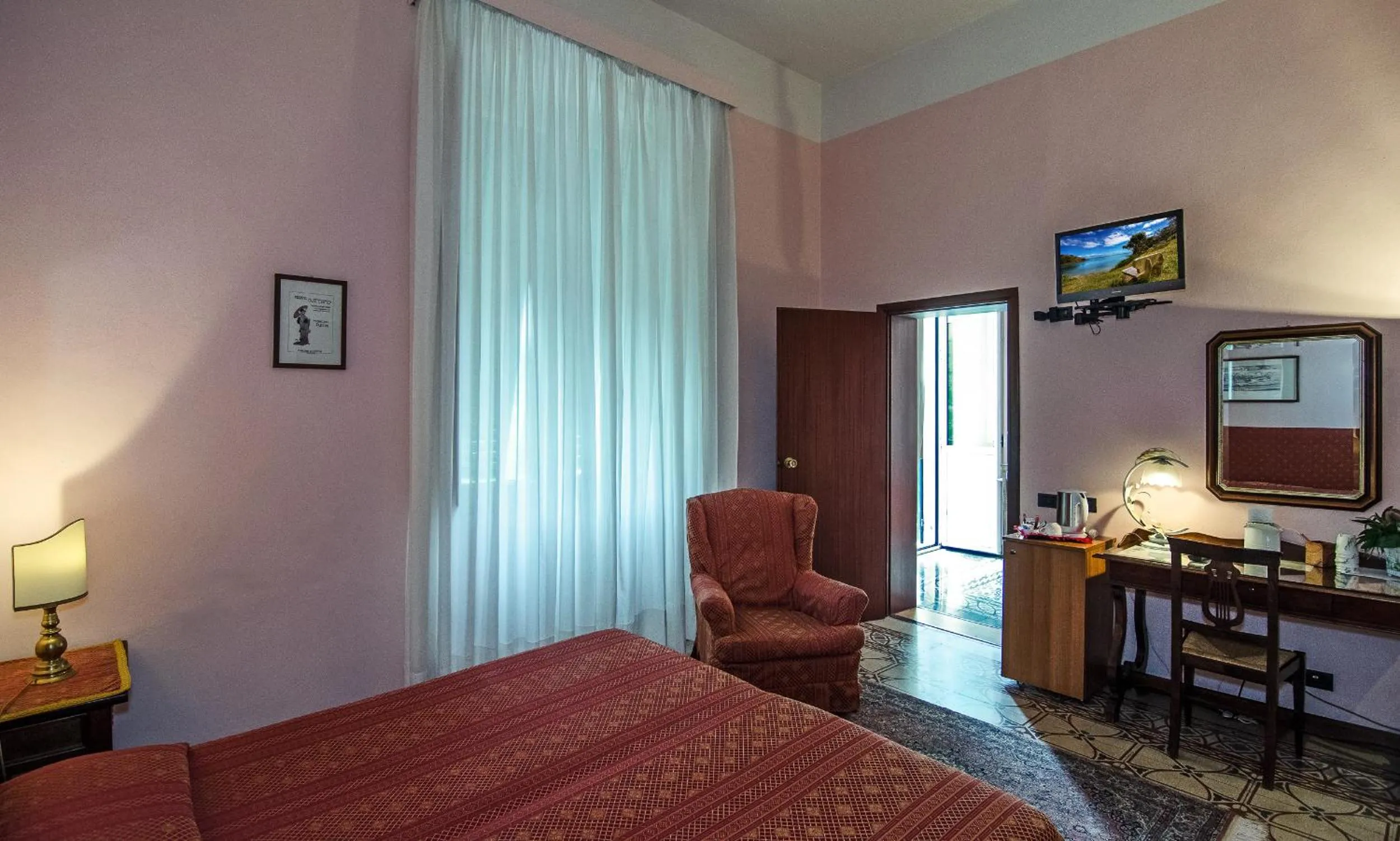 TV and multimedia, Bed in Hotel Rex