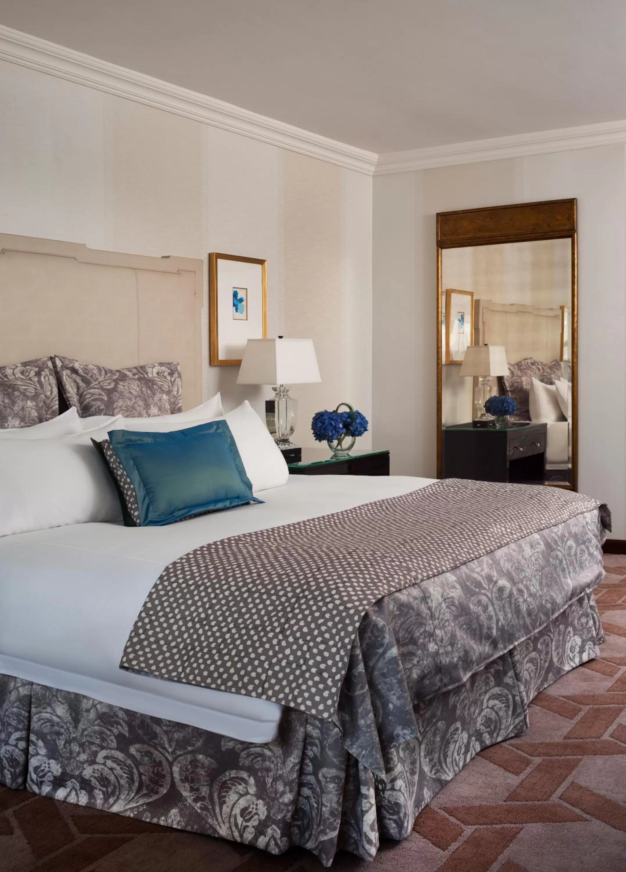 Bedroom, Bed in Lotte New York Palace