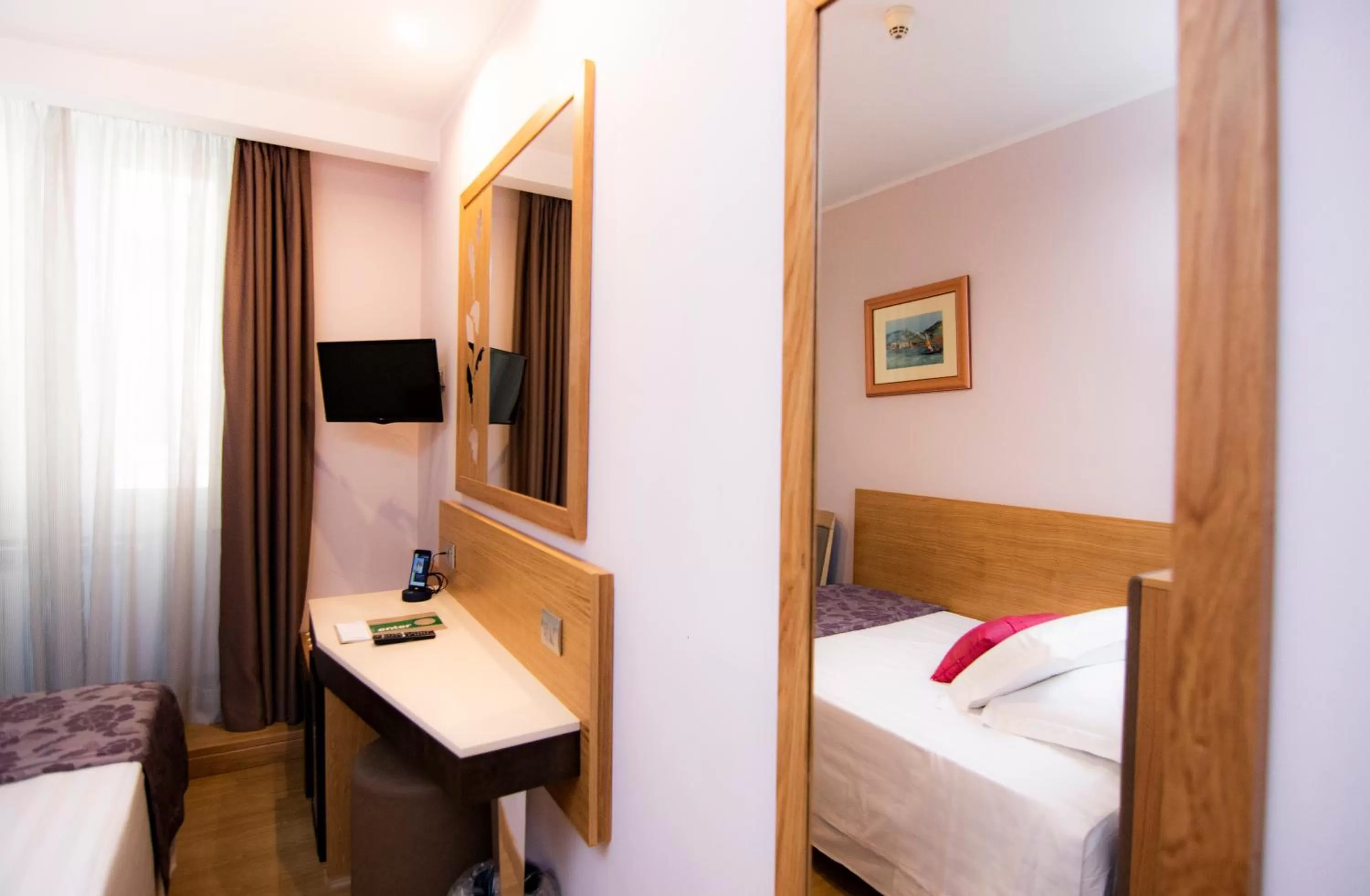 Photo of the whole room, Bed in Vibe Nazionale