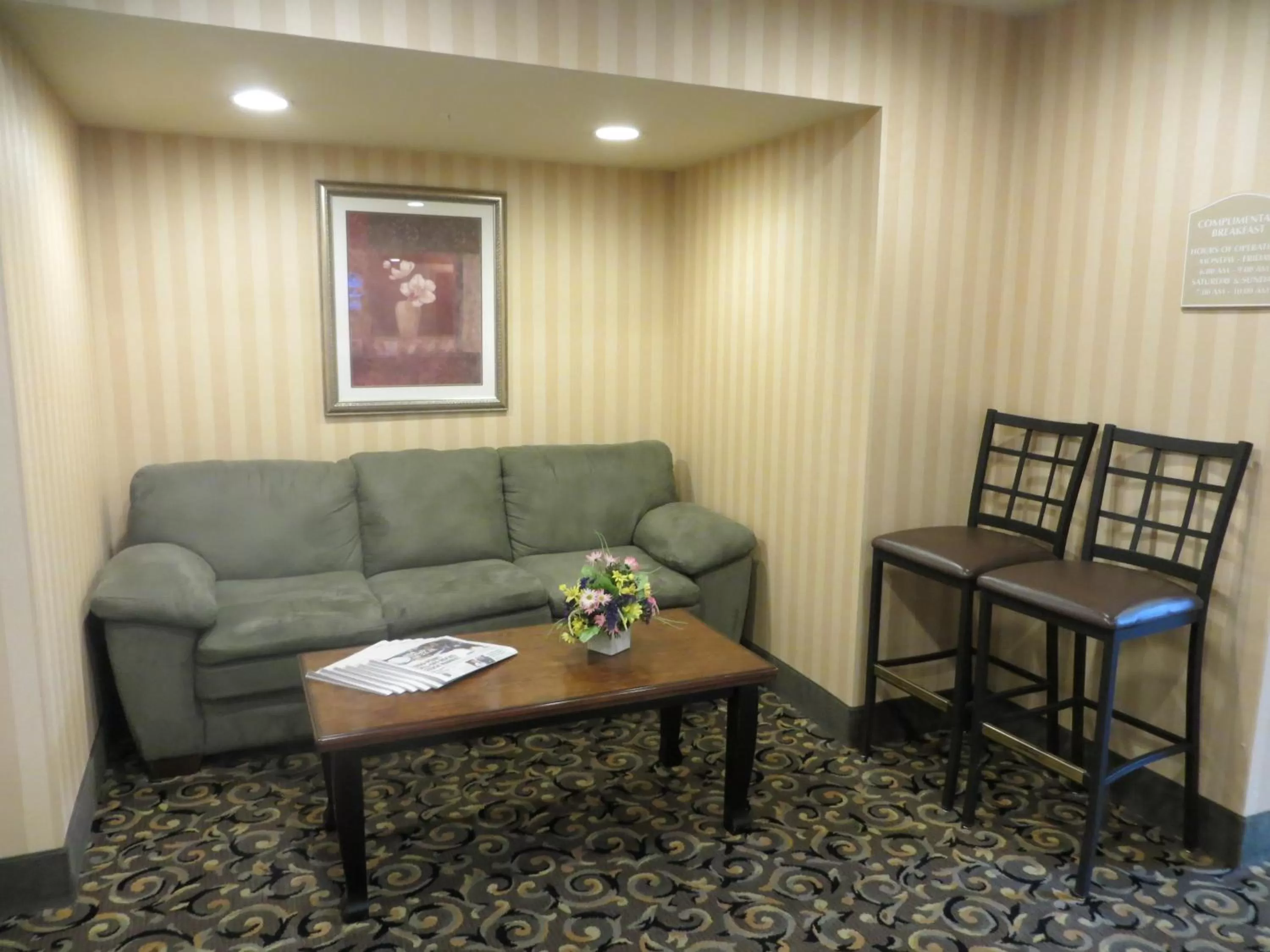 Seating area in Cobblestone Inn & Suites - Brillion