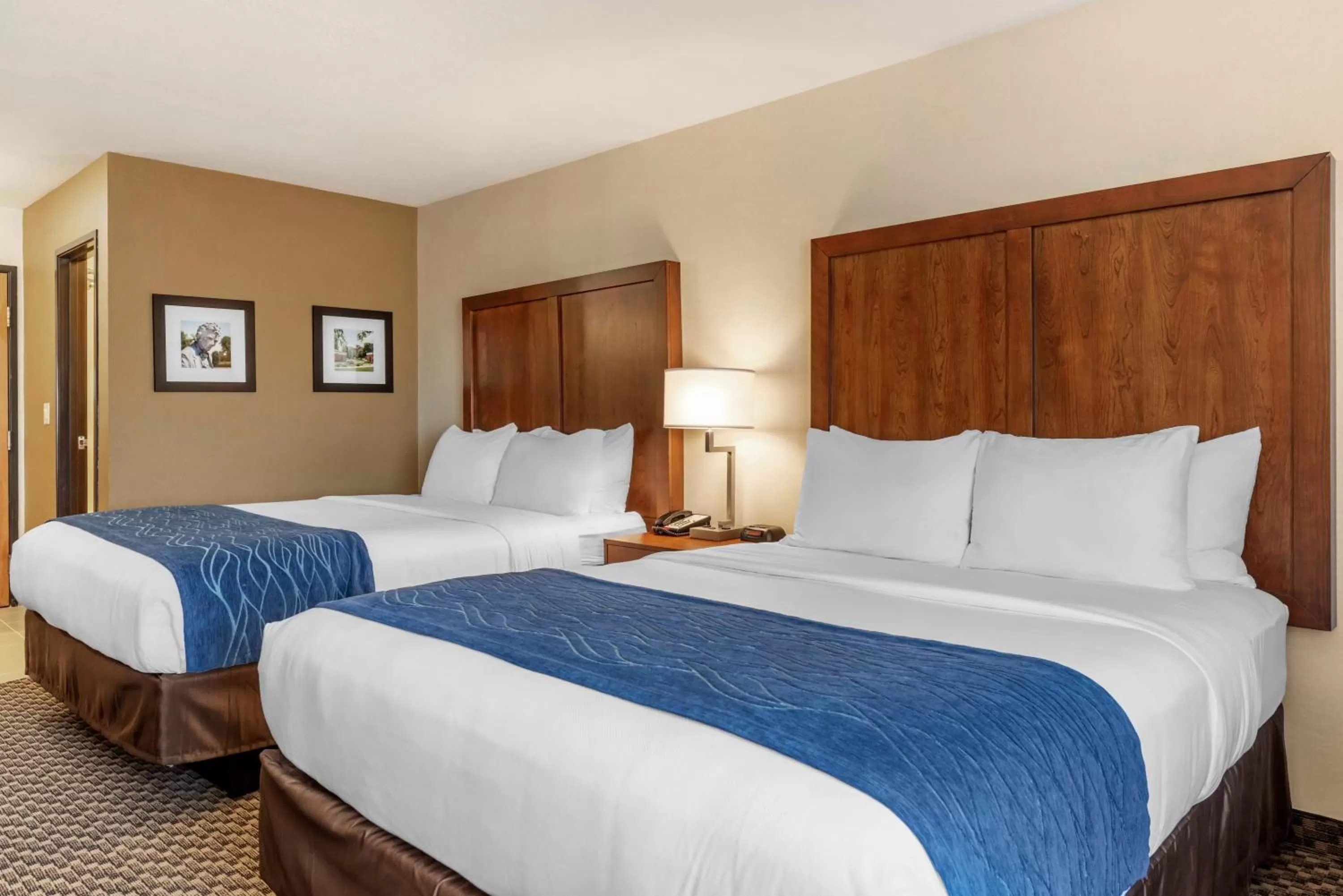 Queen Room with Two Queen Beds - Non-Smoking in Comfort Inn & Suites near Route 66