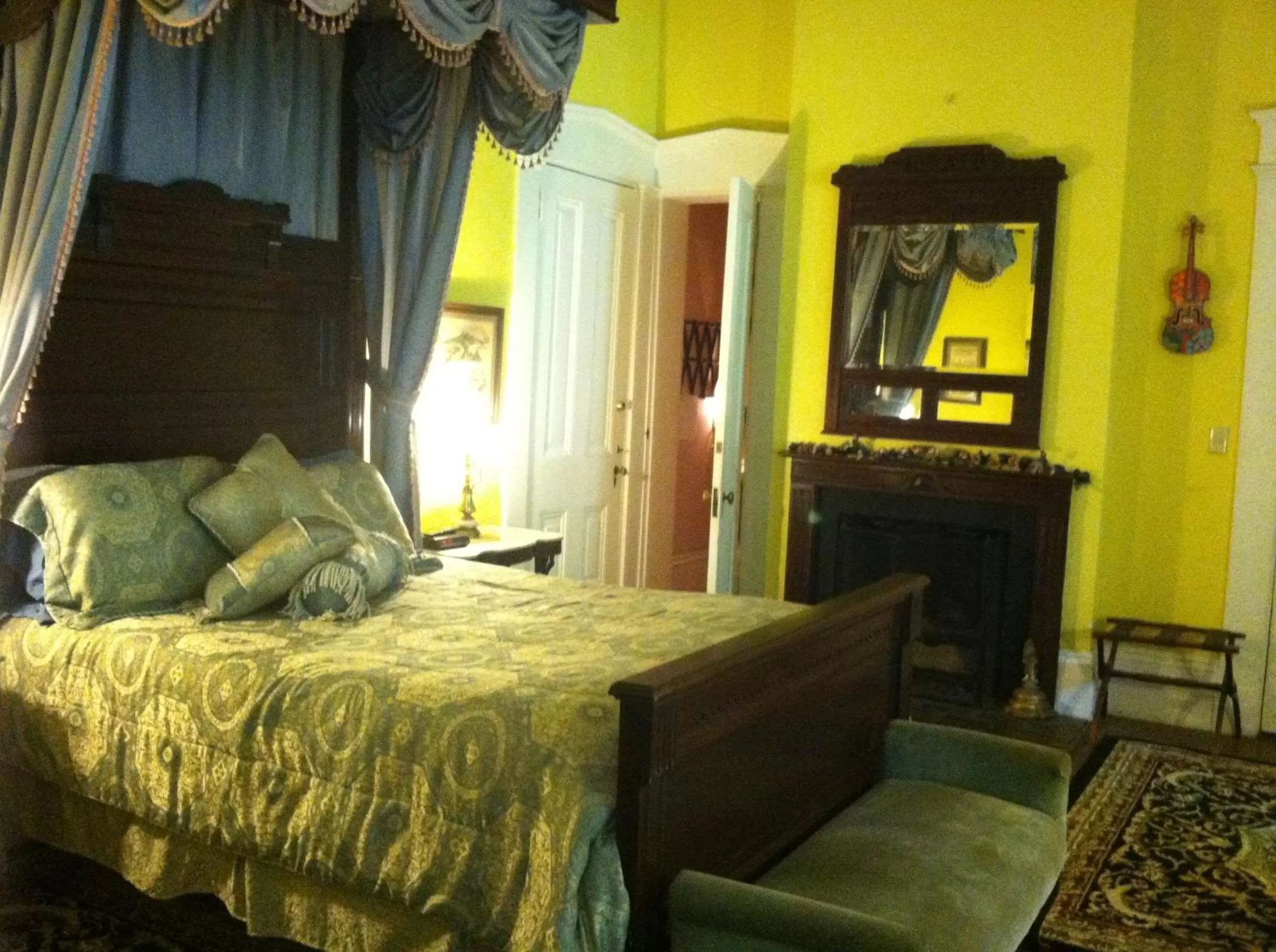 Photo of the whole room, Bed in Corners Mansion Inn - A Bed and Breakfast