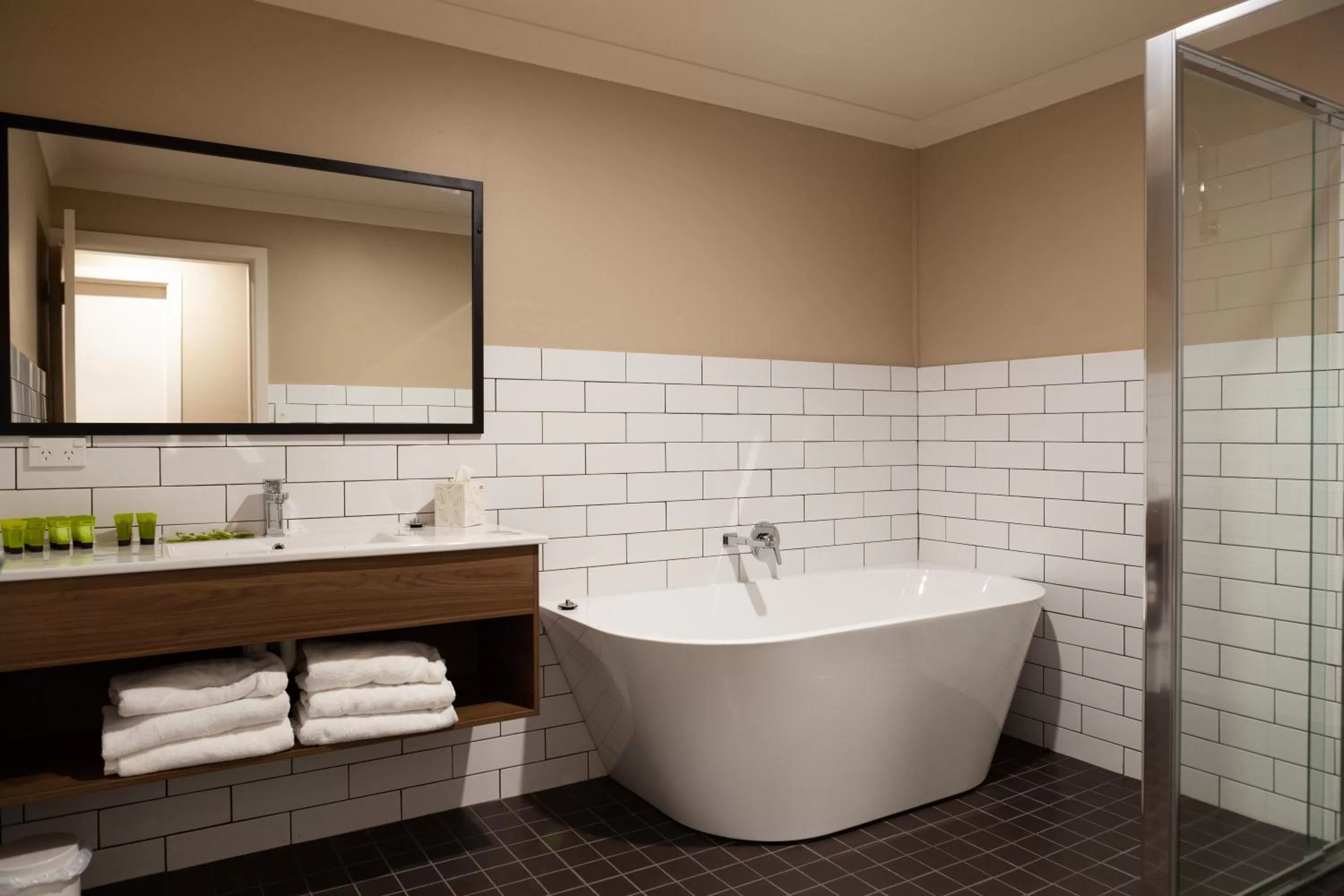 Shower in Nightcap at Archer Hotel