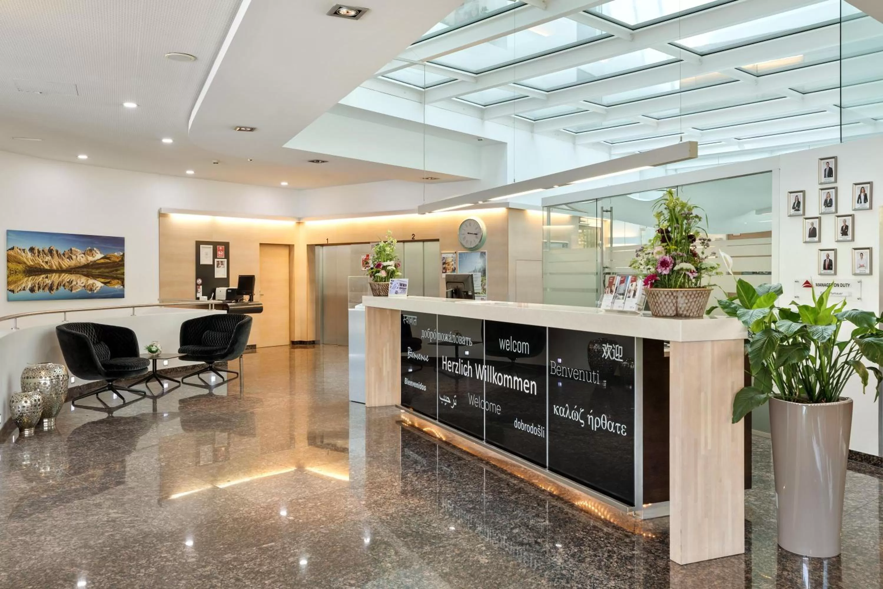 Lobby or reception in Austria Trend Hotel Congress Innsbruck