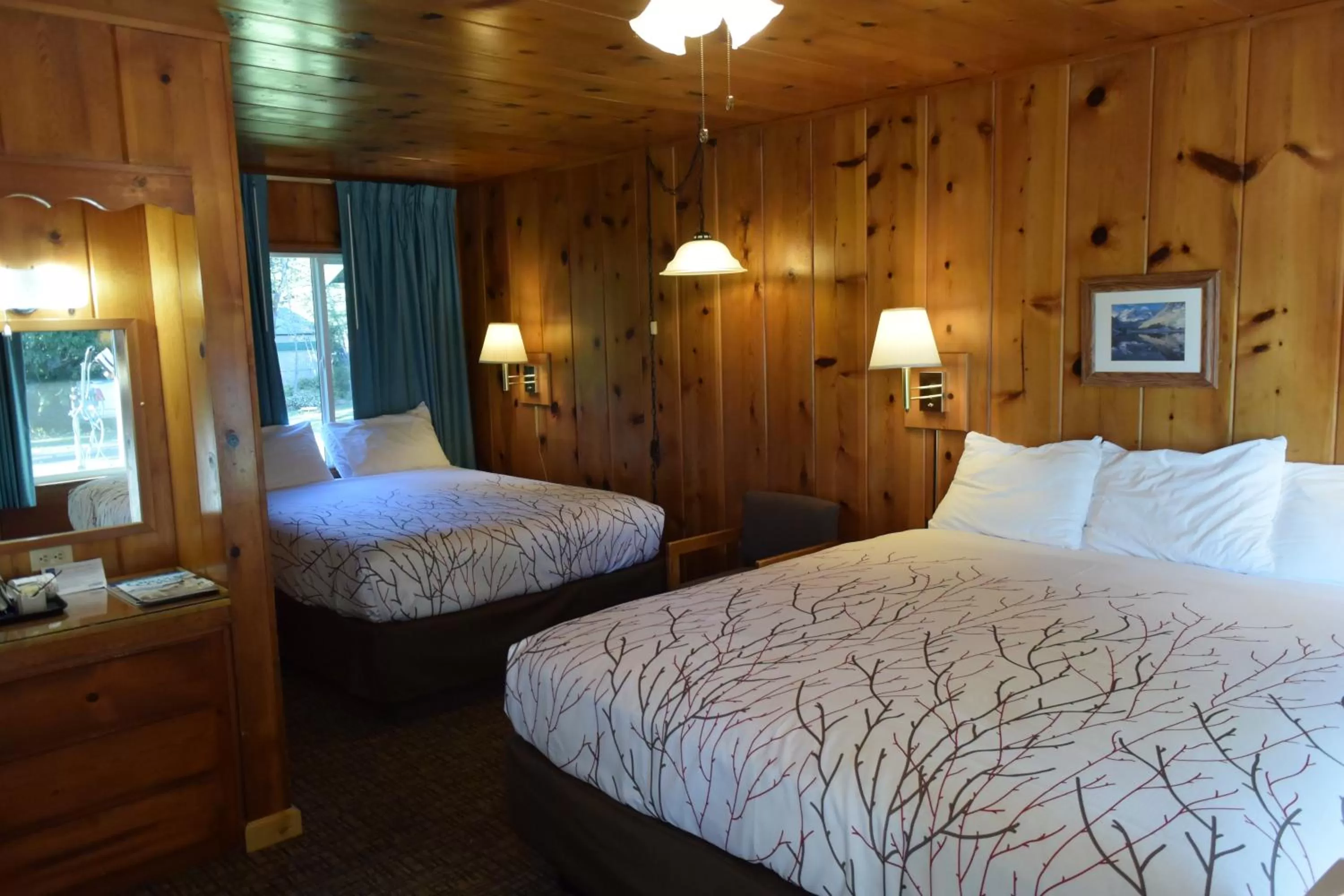 Bed in Park Motel and Cabins