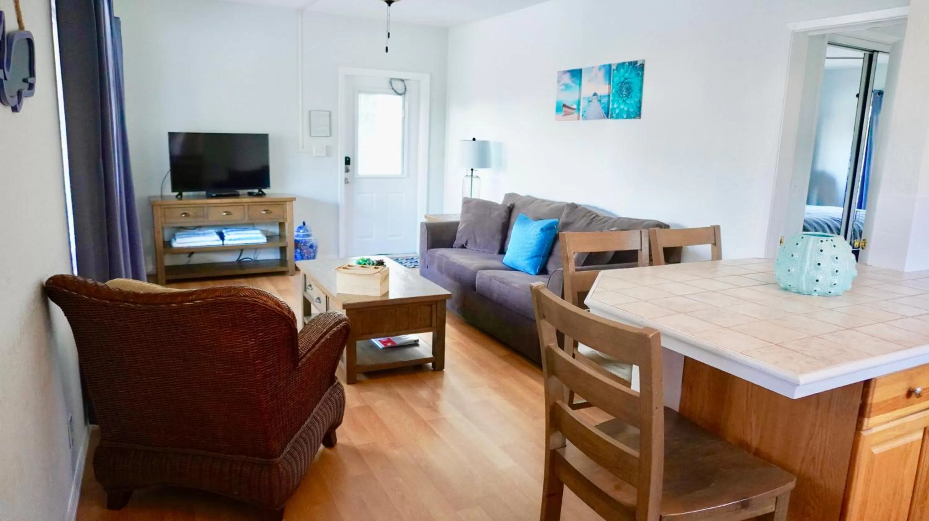 Photo of the whole room in 4145 By The Sea Inn & Suites