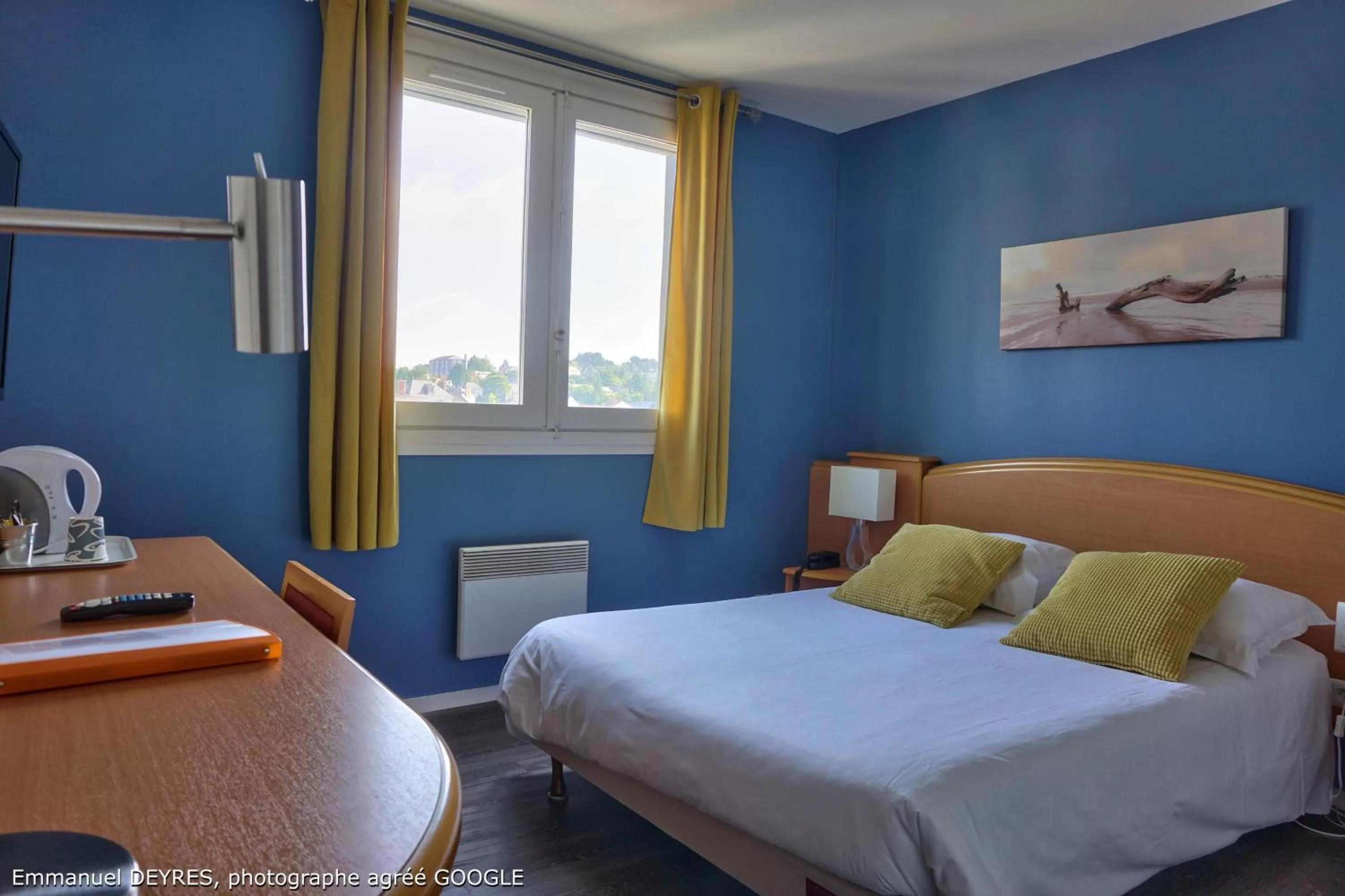 Bed in Hôtel de Bretagne - anciennement Queen Serenity Hotel