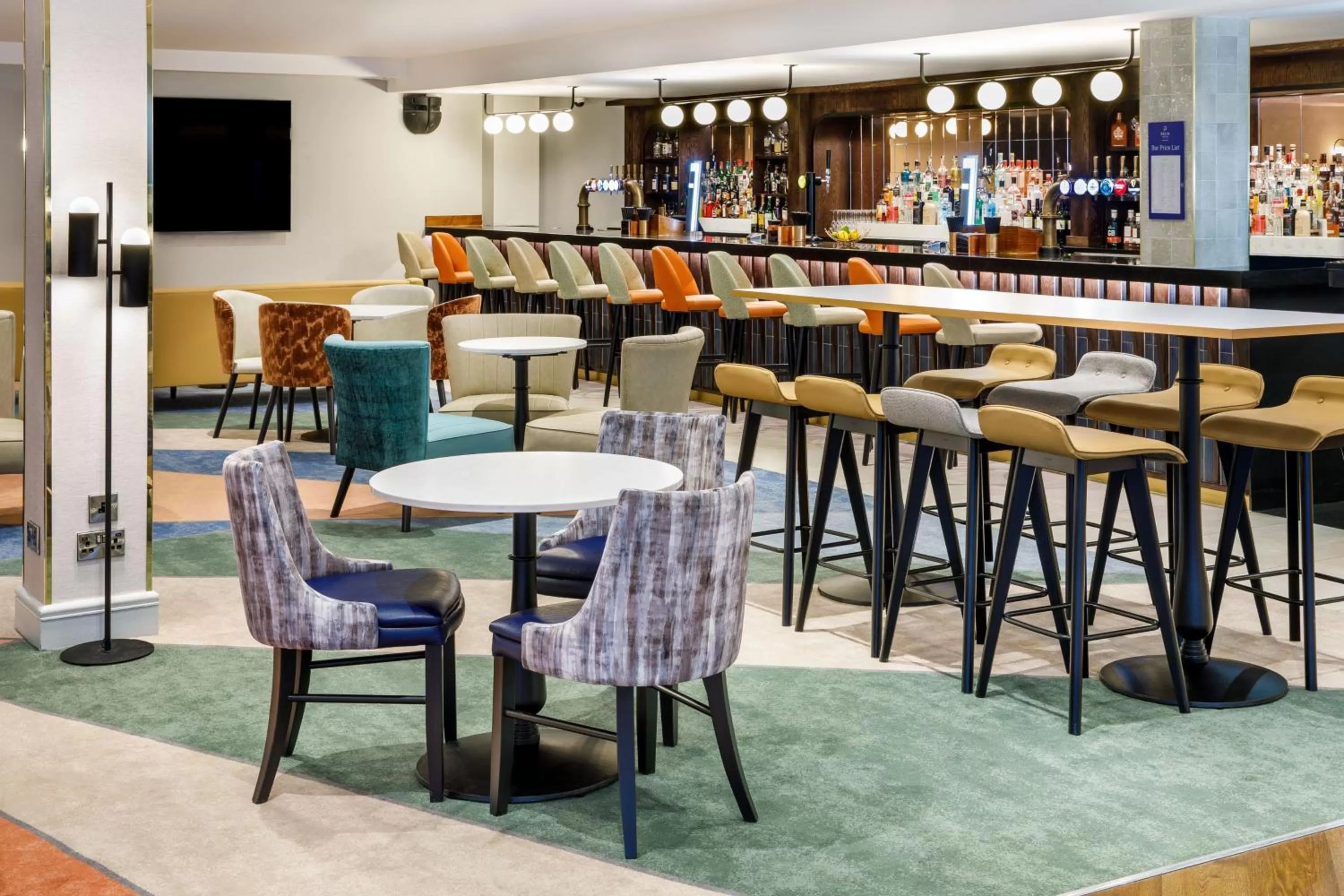 Lounge or bar in Delta Hotels by Marriott Warwick