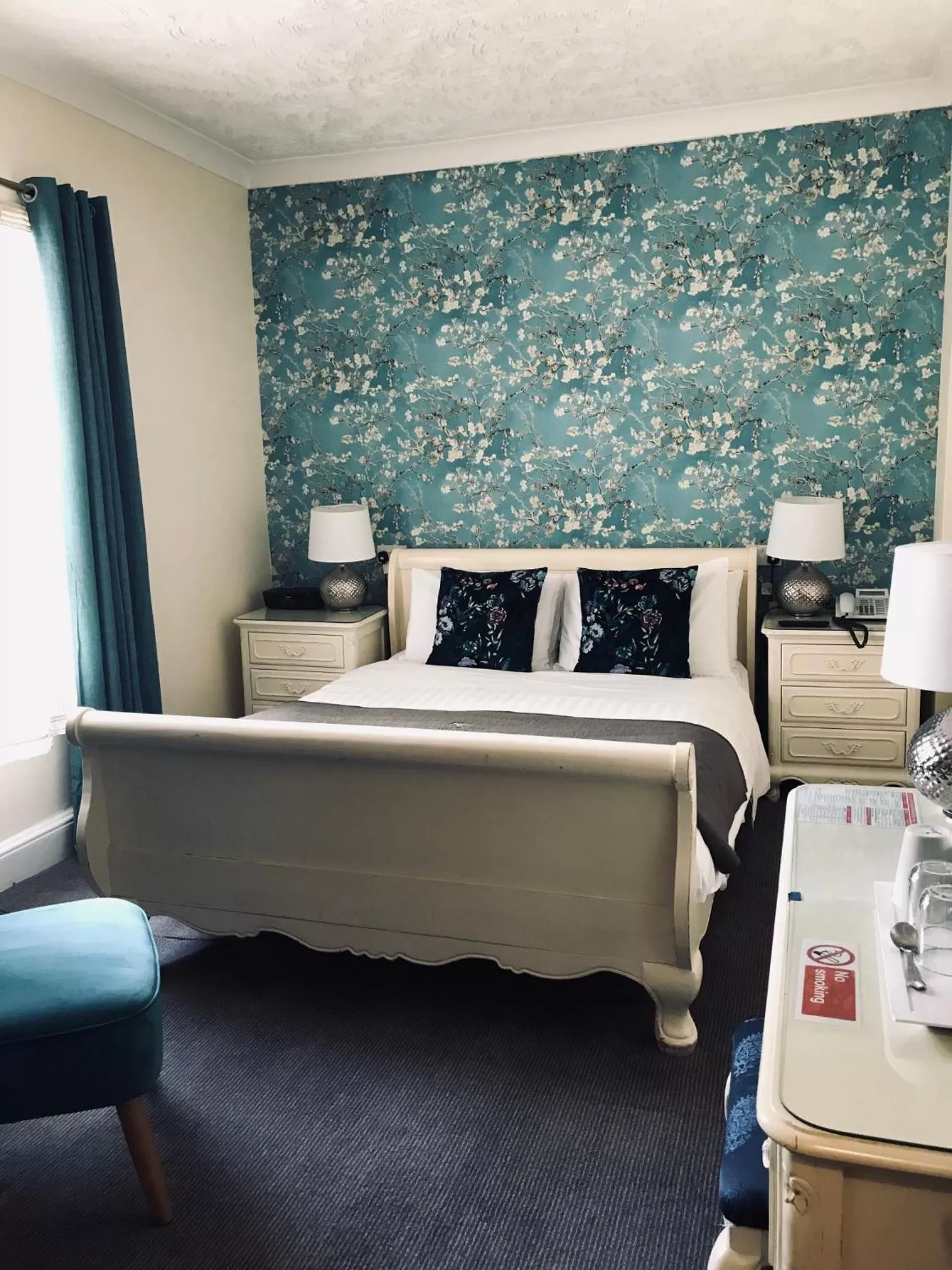 Bedroom, Bed in Lensfield Hotel