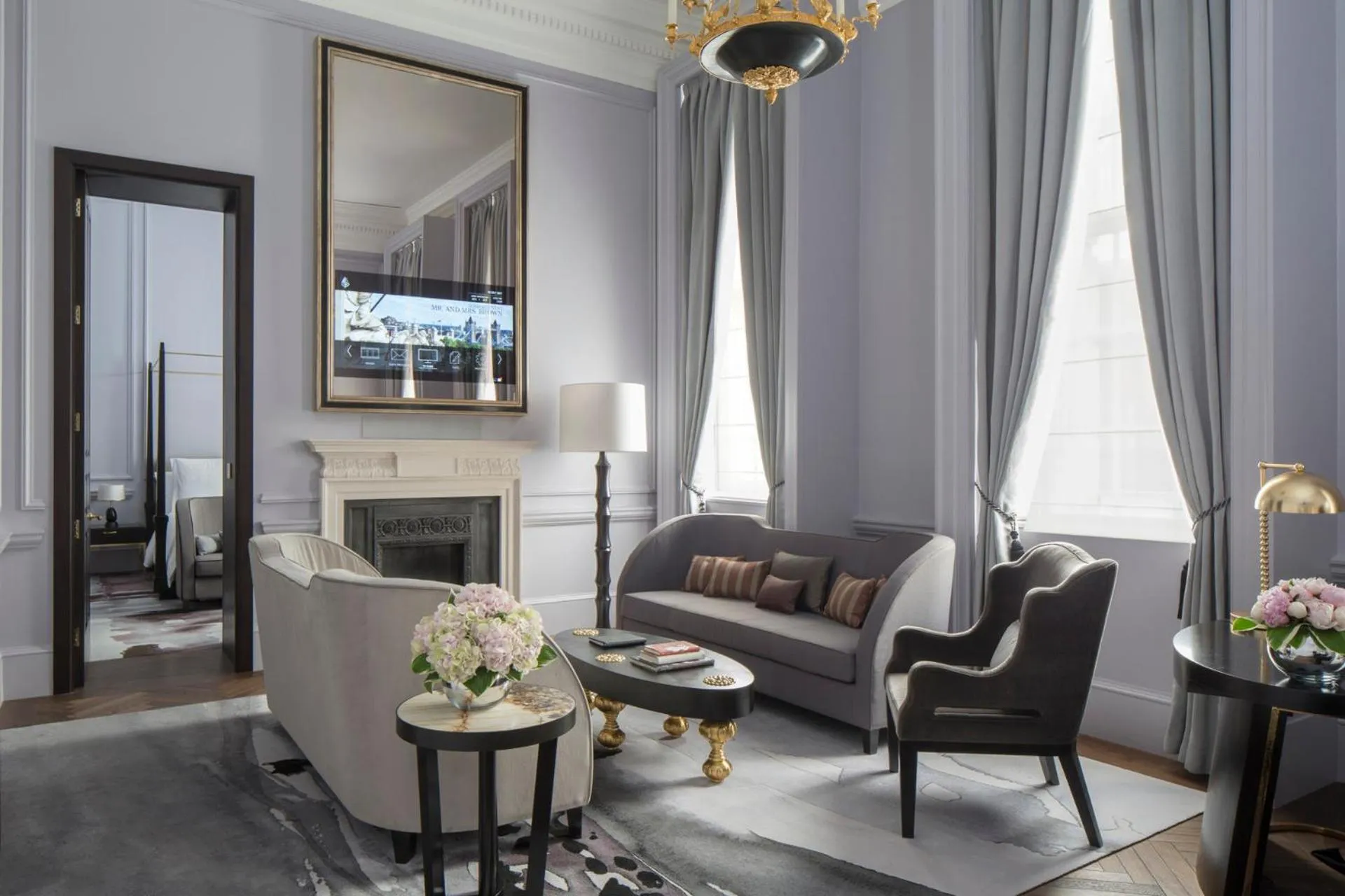 Living room in Four Seasons Hotel London at Tower Bridge
