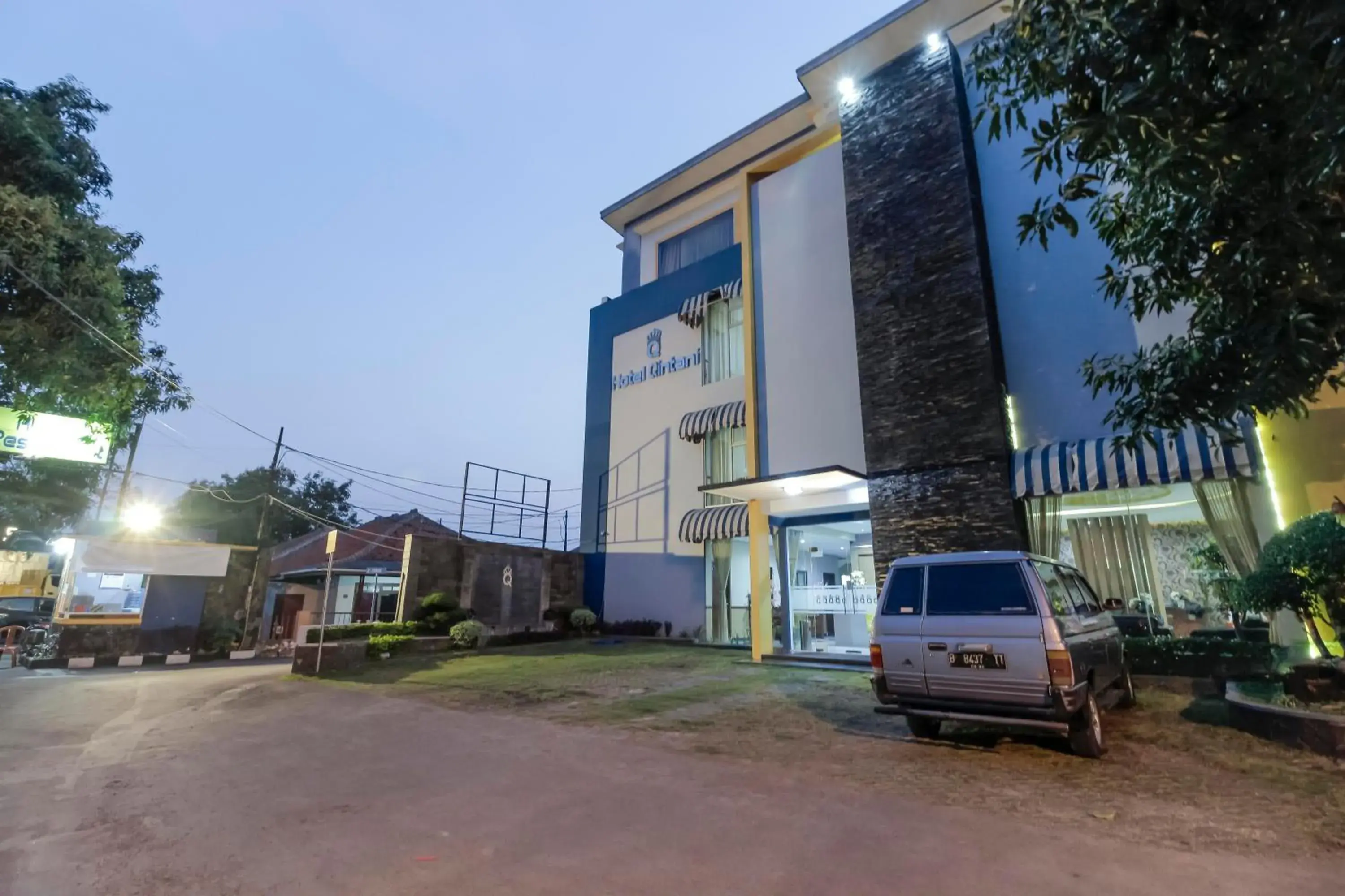 RedDoorz Plus @ Tuparev Cirebon RedDoorz Plus @ Tuparev Cirebon