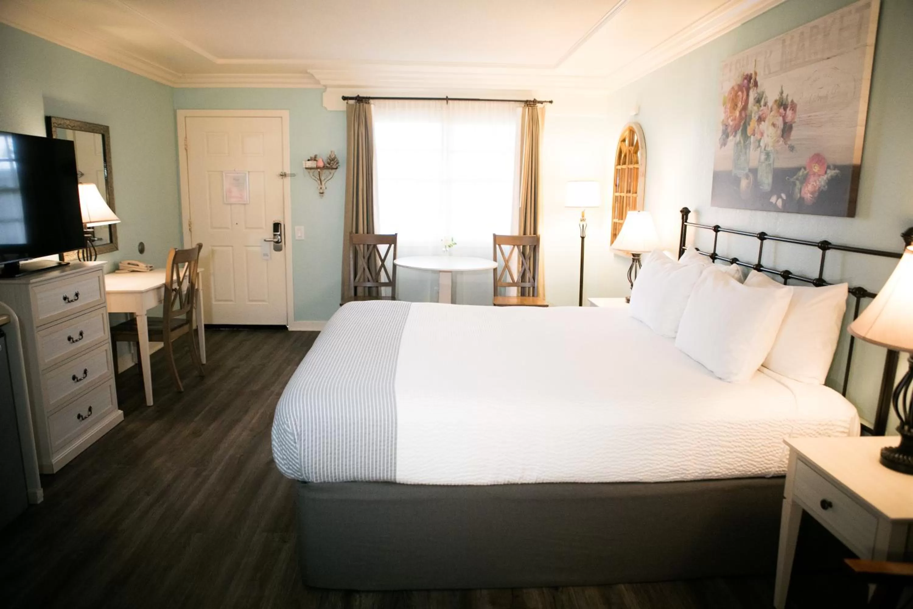 Bed in Sea Otter Inn