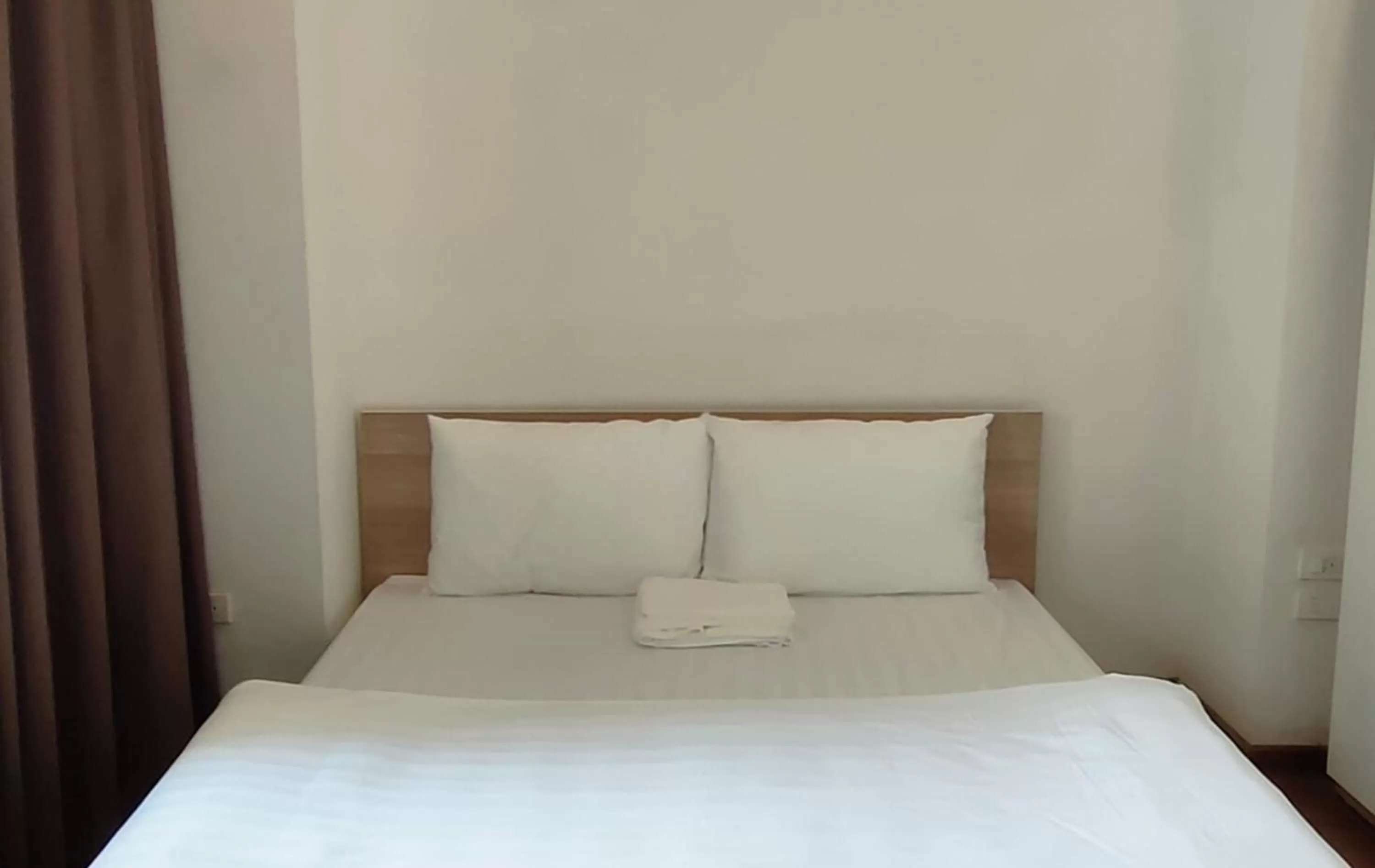 Bed in Era Apartment Đông Các