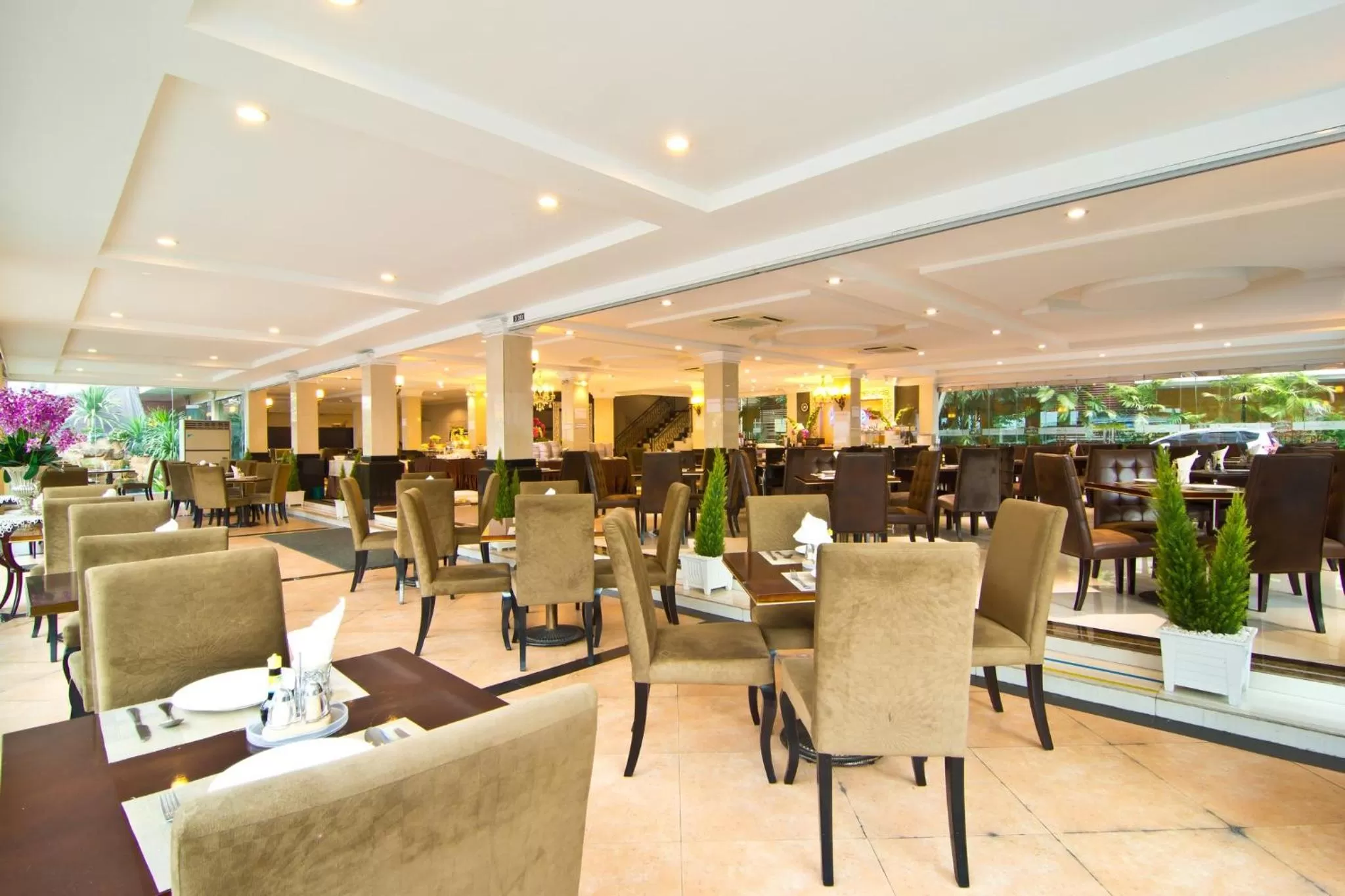 Restaurant/places to eat in LK Mantra Pura Resort