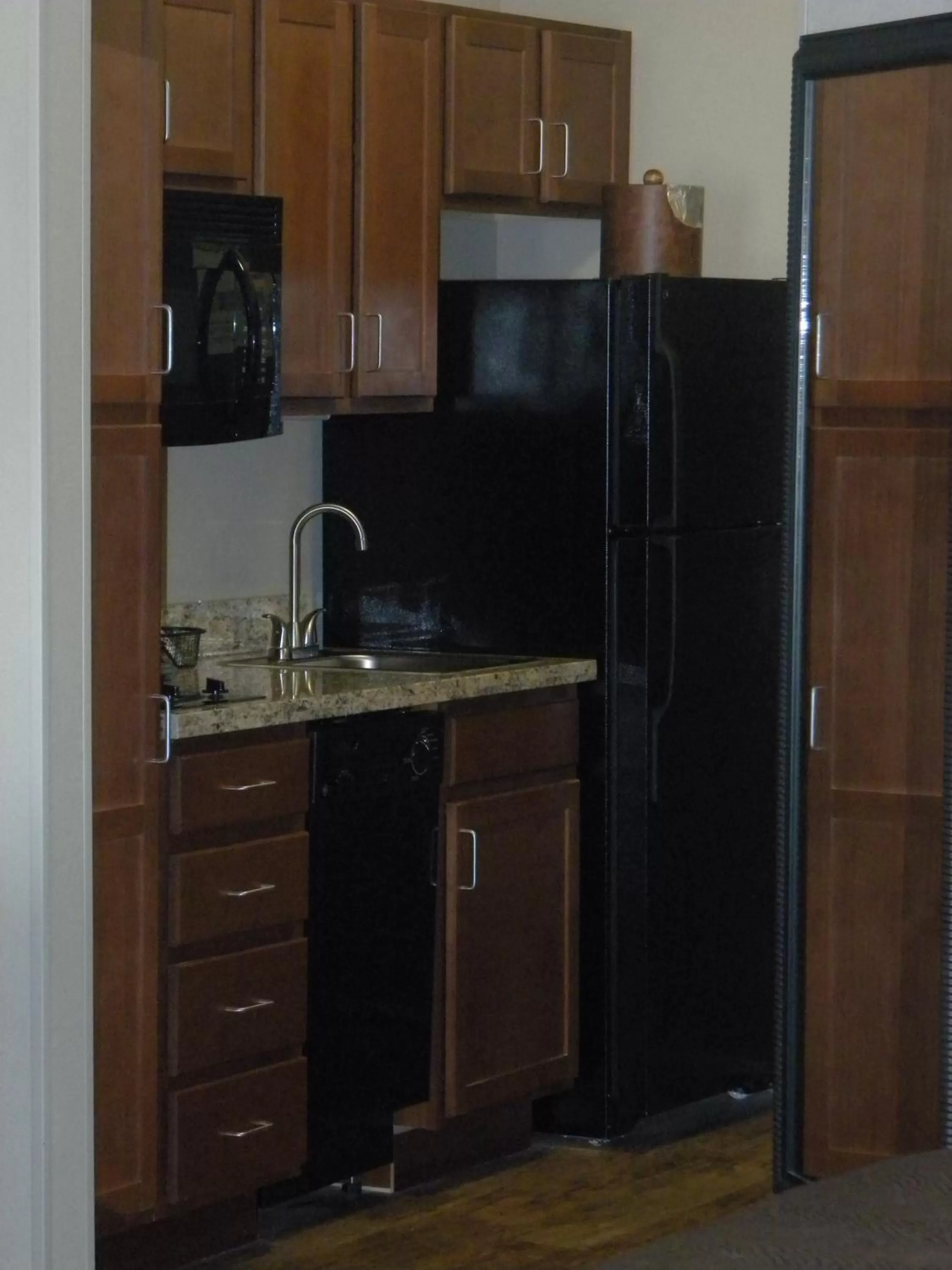 Kitchen or kitchenette in Teddy's Residential Suites Watford City